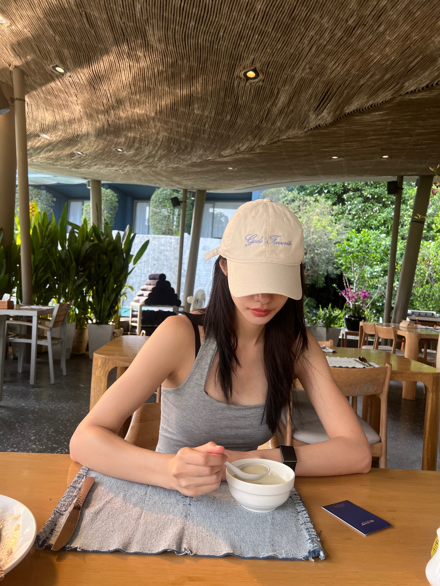 มิ้นท์ - รัญชน์รวี เอื้อกูลวราวัตร