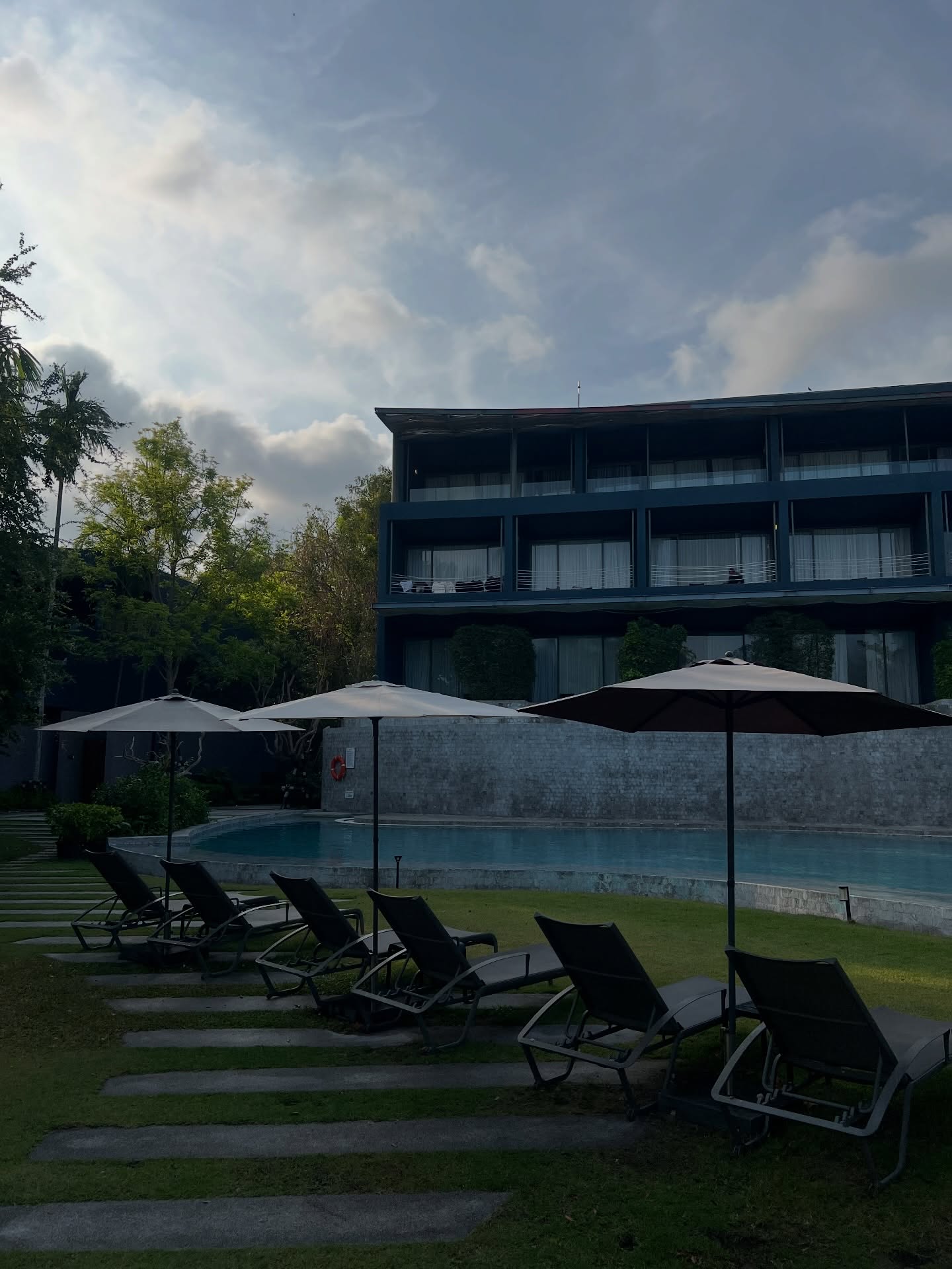 มิ้นท์ - รัญชน์รวี เอื้อกูลวราวัตร