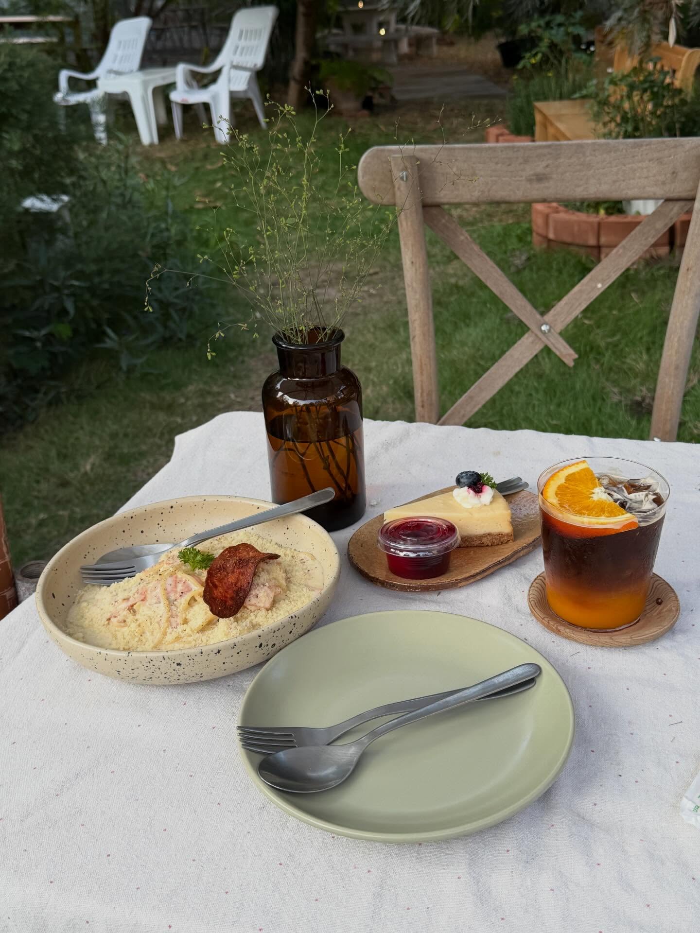 มิ้นท์ - รัญชน์รวี เอื้อกูลวราวัตร