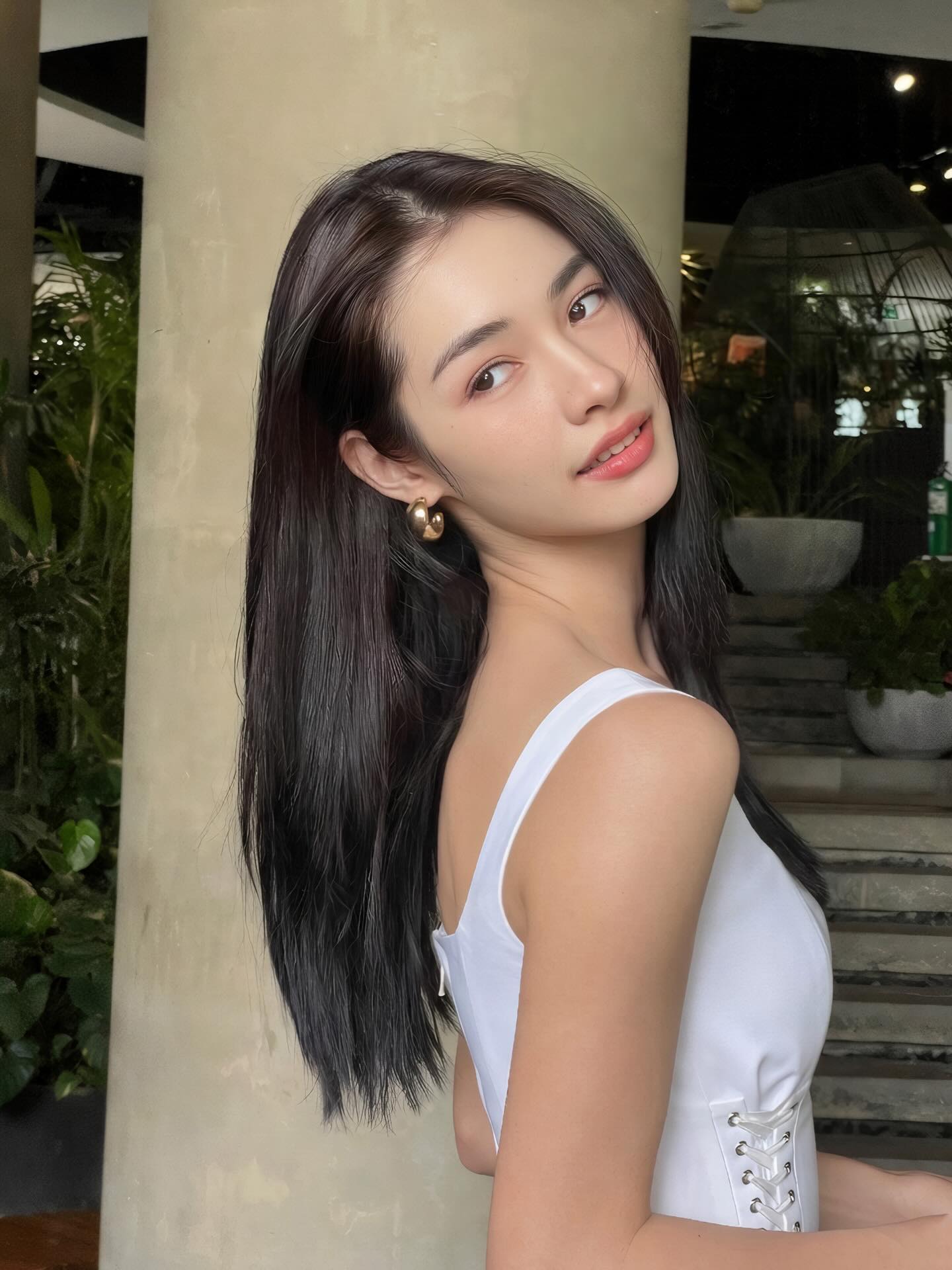 มิ้นท์ - รัญชน์รวี เอื้อกูลวราวัตร