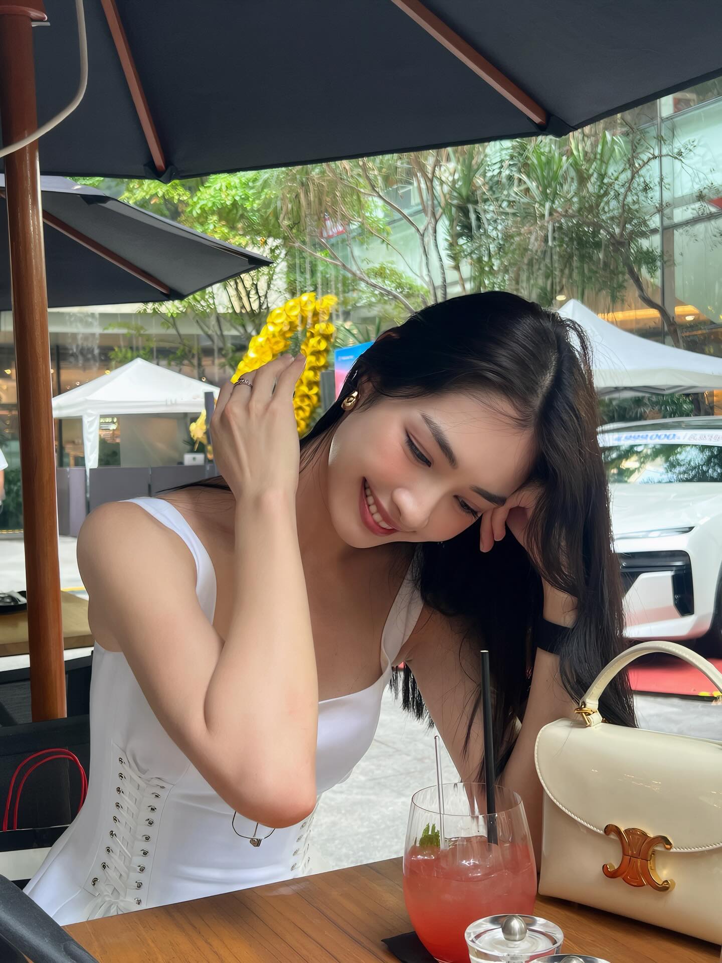 มิ้นท์ - รัญชน์รวี เอื้อกูลวราวัตร