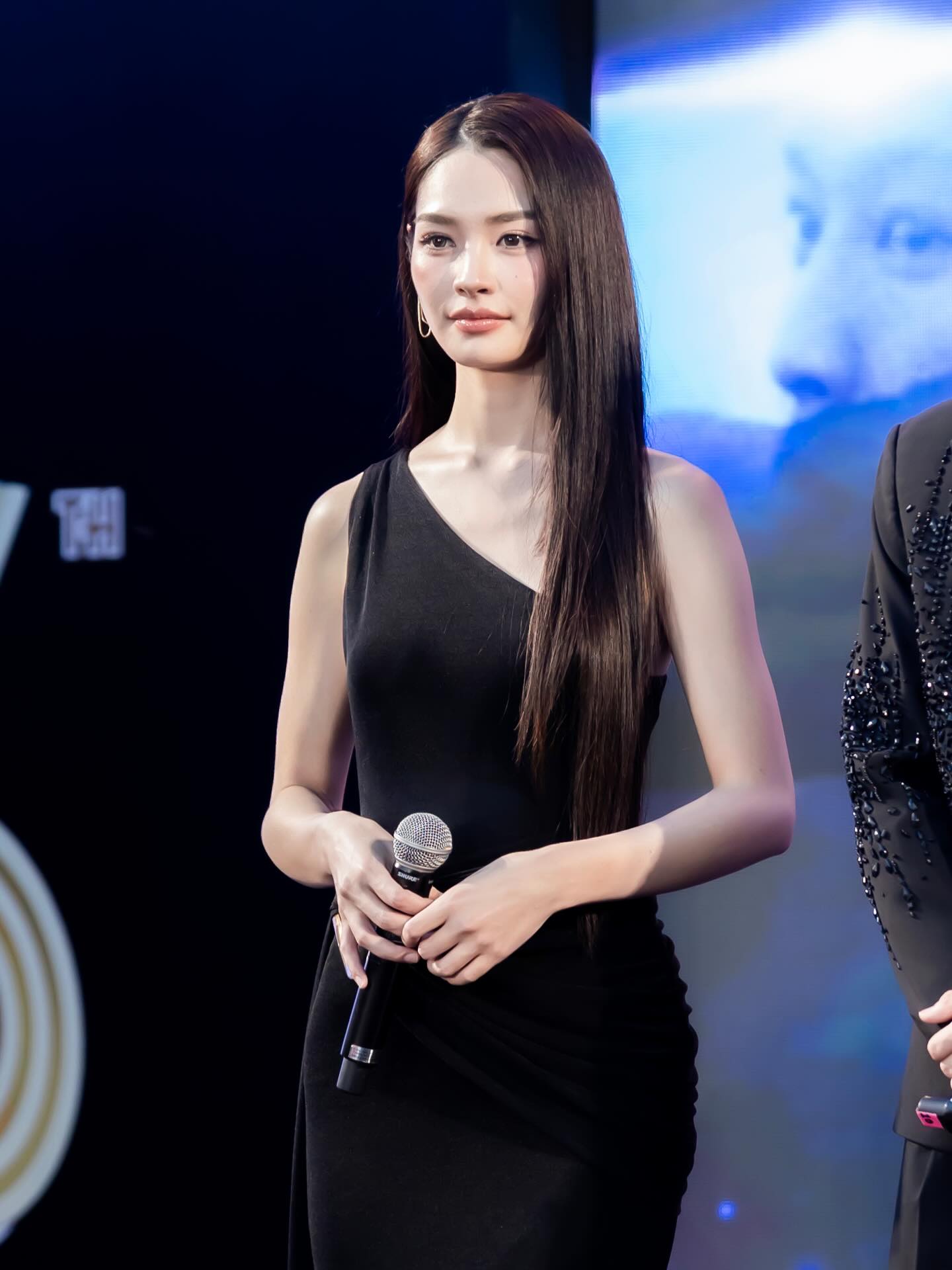 มิ้นท์ - รัญชน์รวี เอื้อกูลวราวัตร