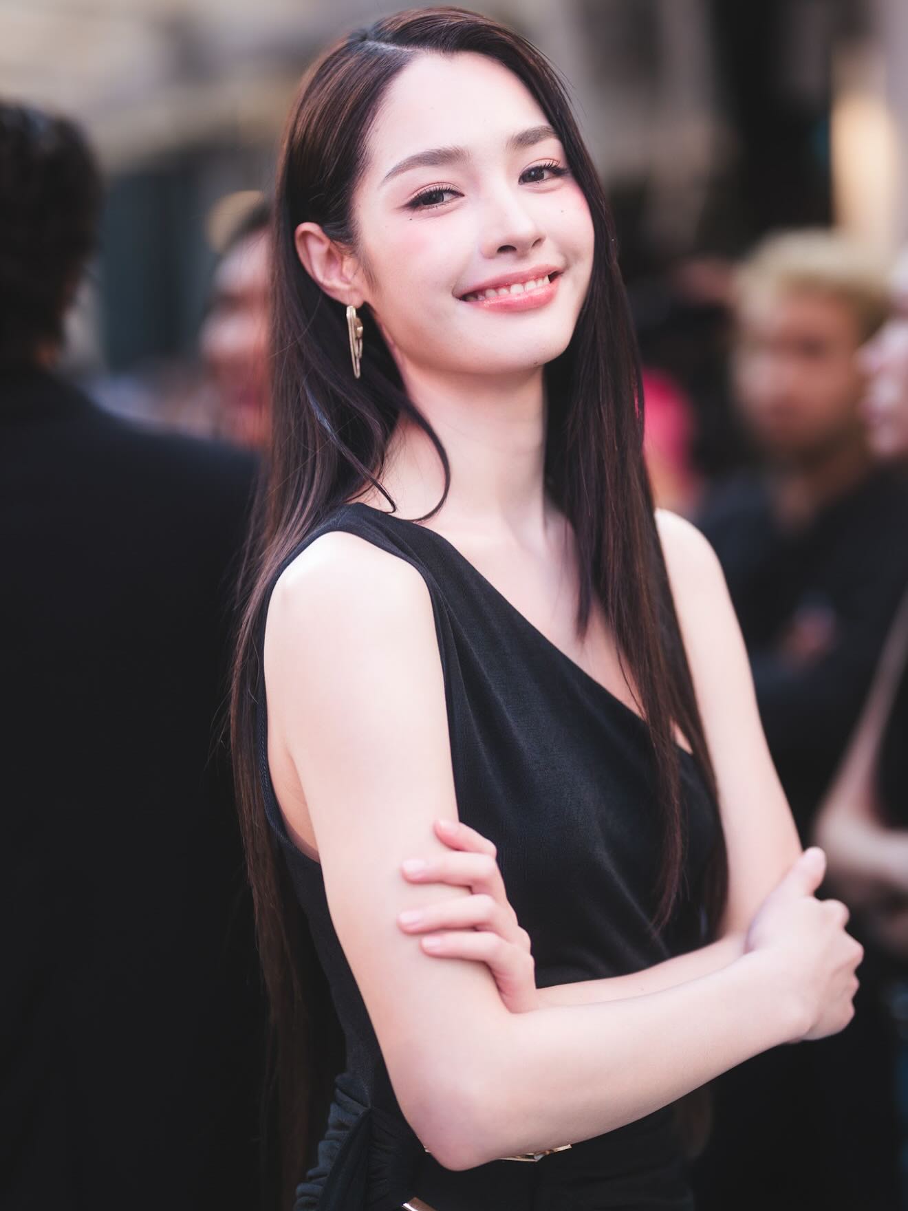 มิ้นท์ - รัญชน์รวี เอื้อกูลวราวัตร