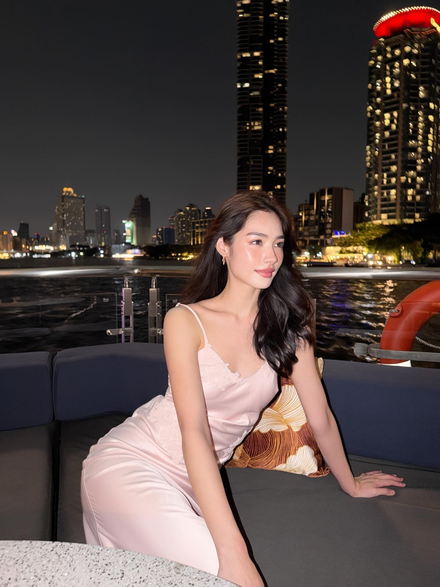 มิ้นท์ - รัญชน์รวี เอื้อกูลวราวัตร