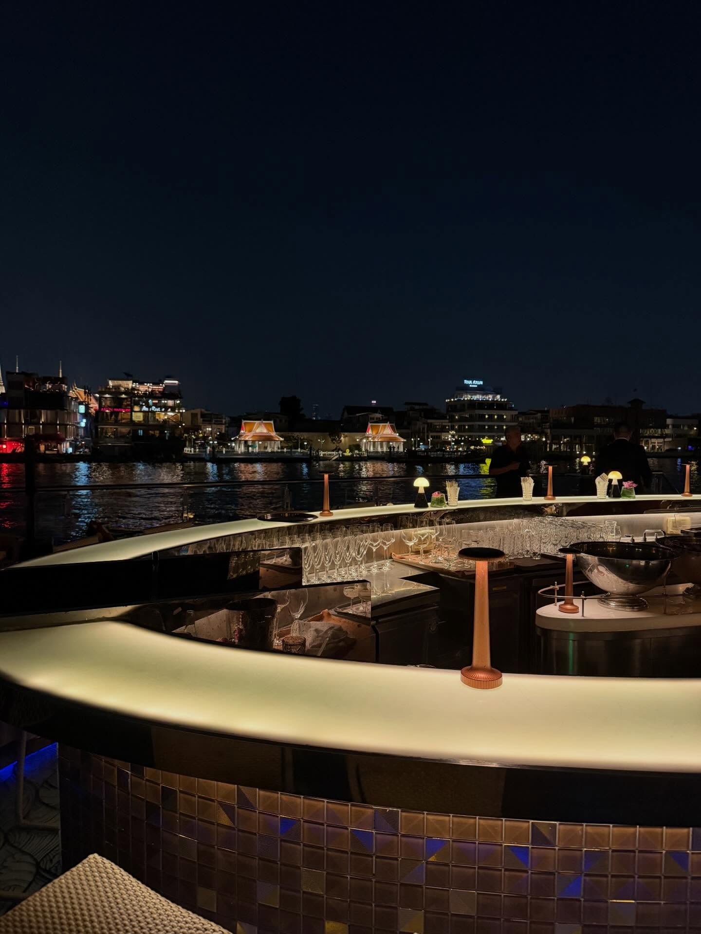 มิ้นท์ - รัญชน์รวี เอื้อกูลวราวัตร