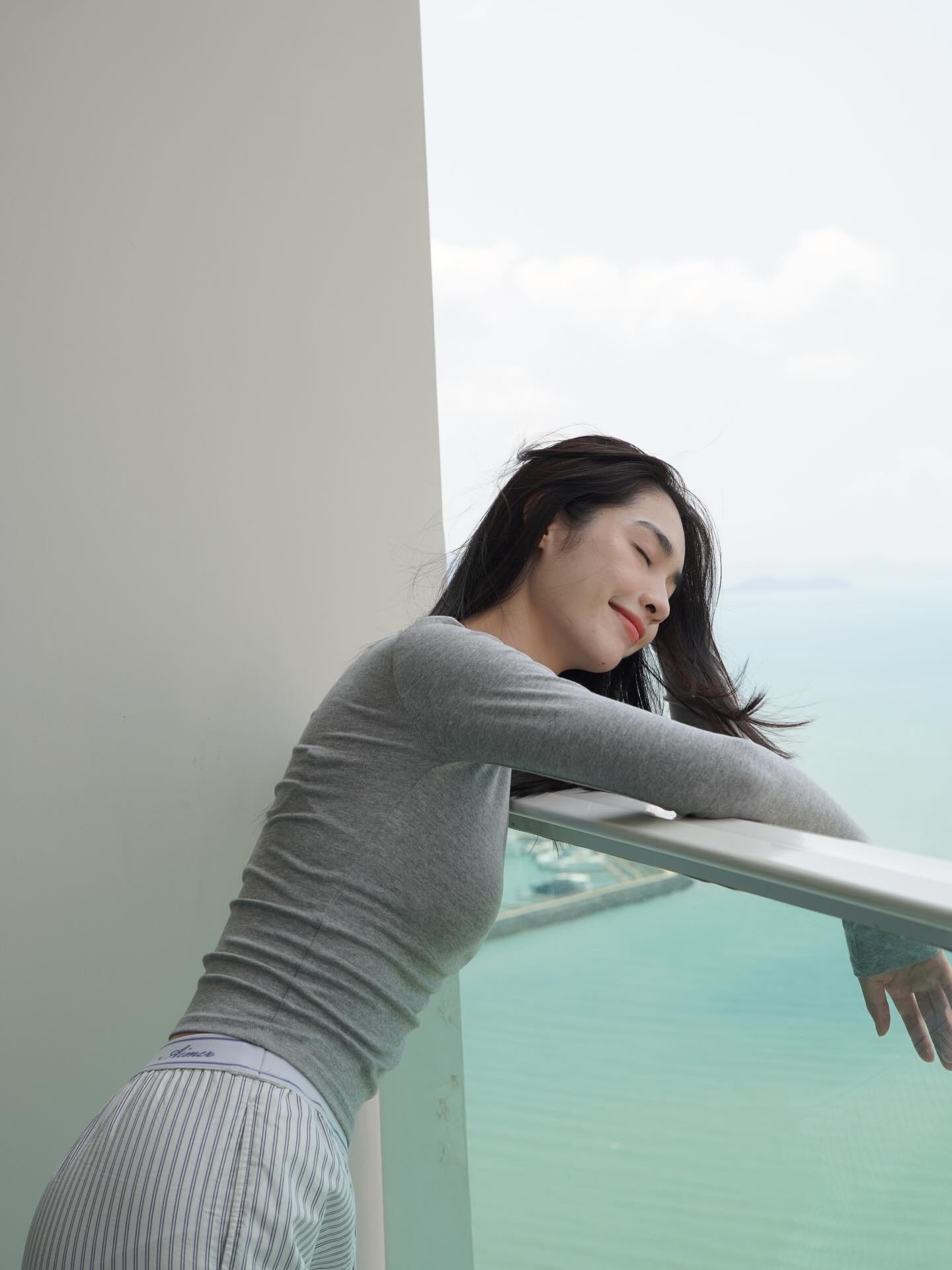 มิ้นท์ - รัญชน์รวี เอื้อกูลวราวัตร