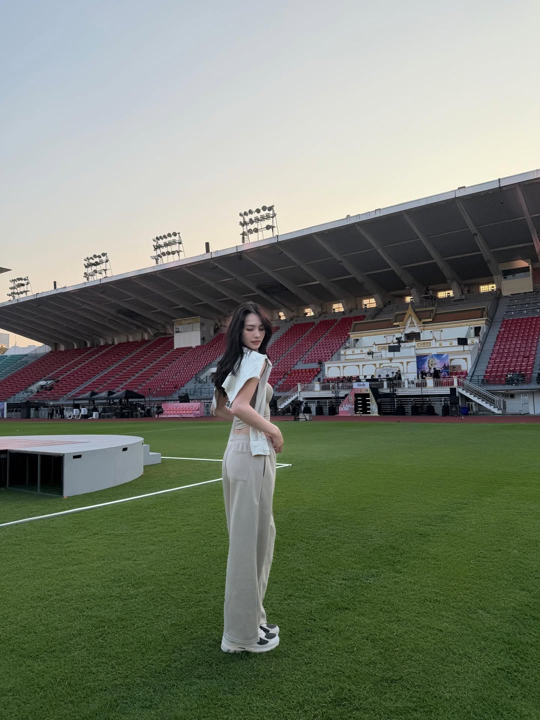 มิ้นท์ - รัญชน์รวี เอื้อกูลวราวัตร