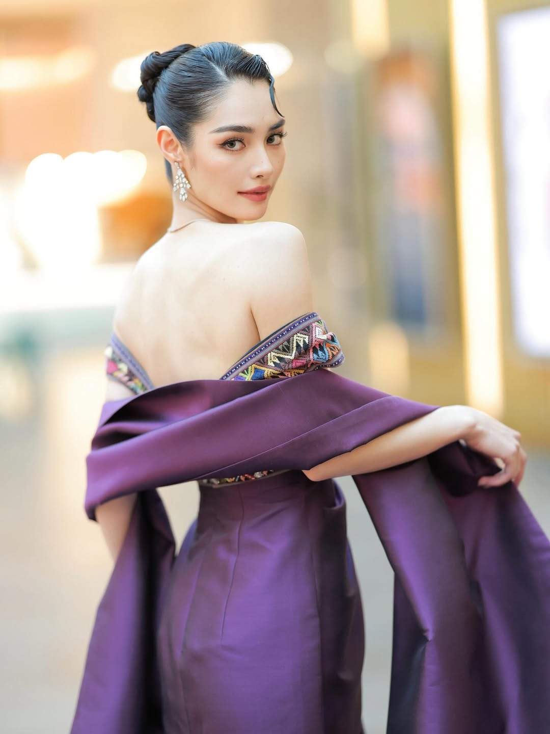 มิ้นท์ - รัญชน์รวี เอื้อกูลวราวัตร