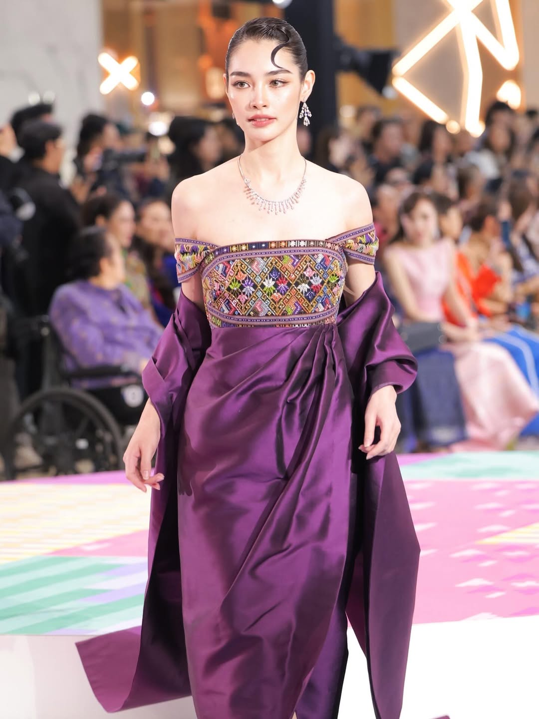 มิ้นท์ - รัญชน์รวี เอื้อกูลวราวัตร