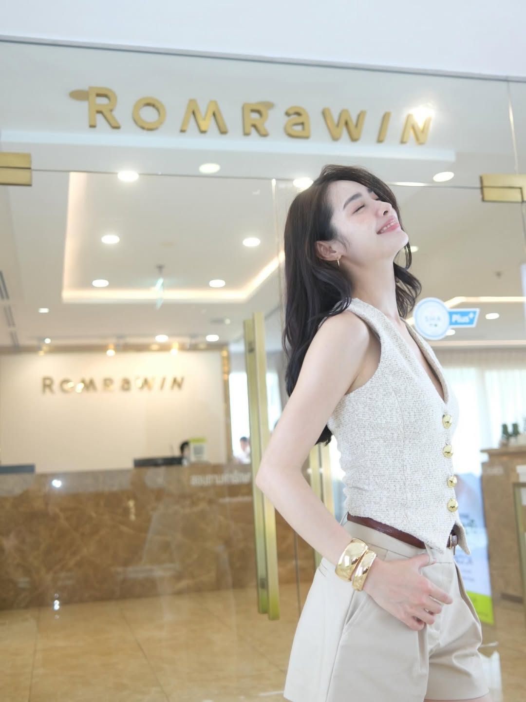 มิ้นท์ - รัญชน์รวี เอื้อกูลวราวัตร