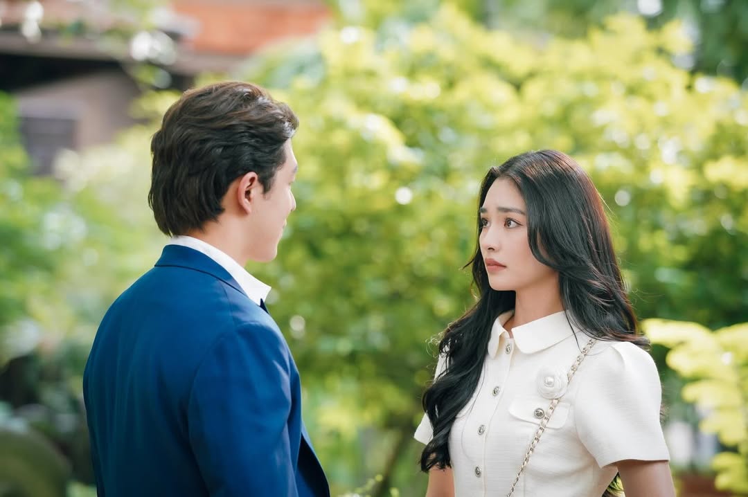 มิ้นท์ - รัญชน์รวี เอื้อกูลวราวัตร