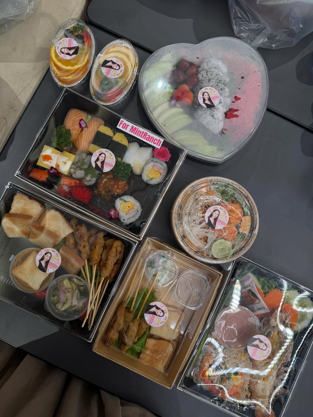 มิ้นท์ - รัญชน์รวี เอื้อกูลวราวัตร