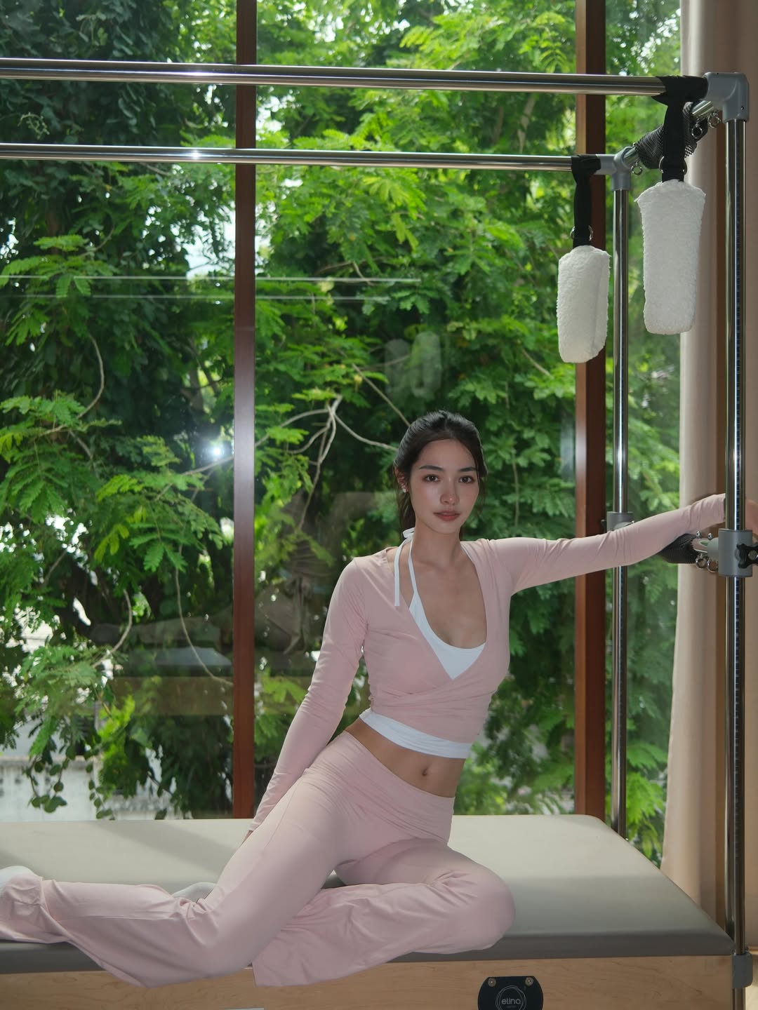 มิ้นท์ - รัญชน์รวี เอื้อกูลวราวัตร