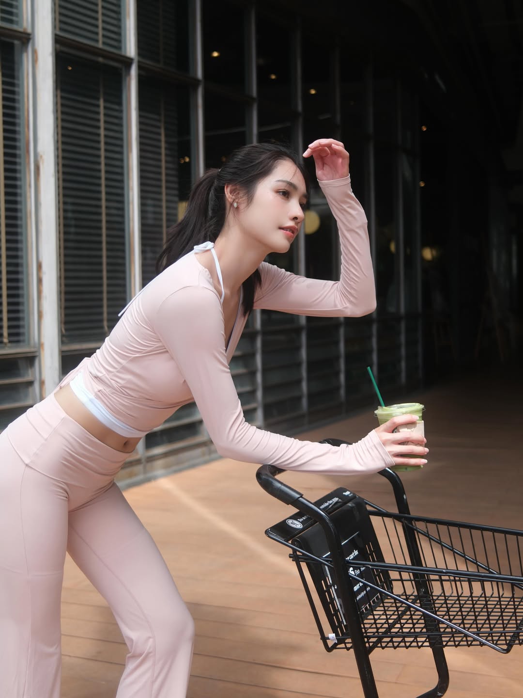 มิ้นท์ - รัญชน์รวี เอื้อกูลวราวัตร