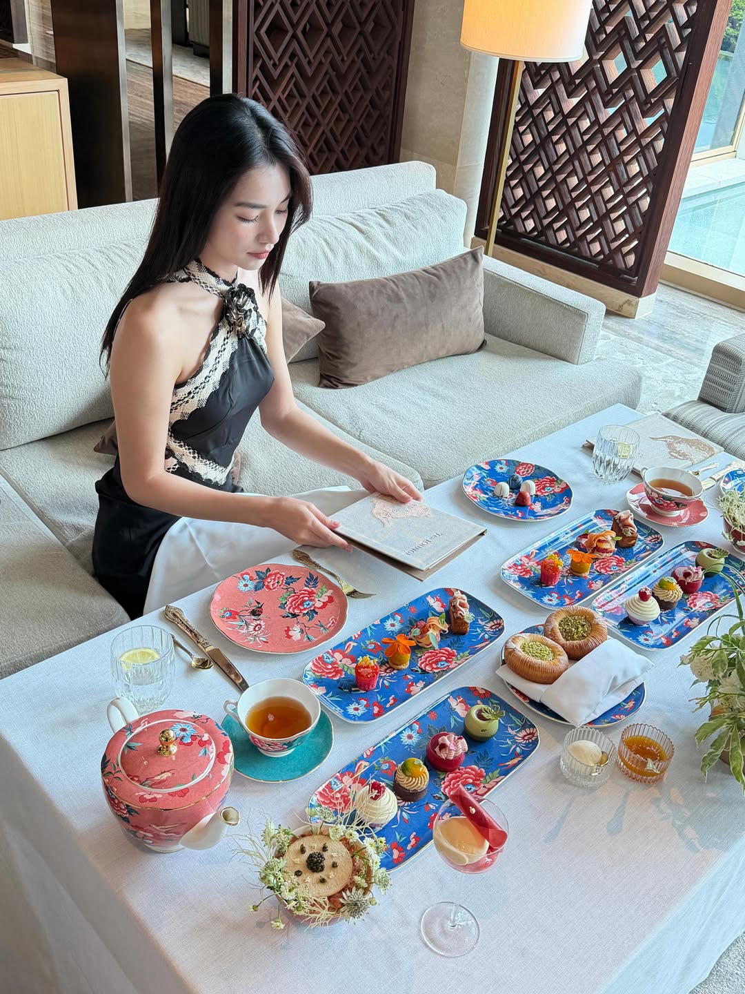 มิ้นท์ - รัญชน์รวี เอื้อกูลวราวัตร