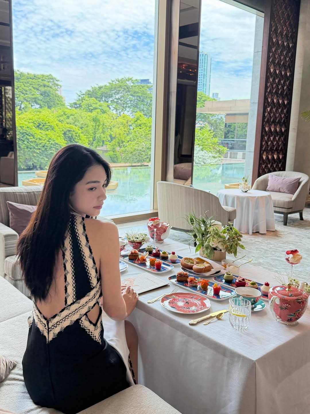 มิ้นท์ - รัญชน์รวี เอื้อกูลวราวัตร