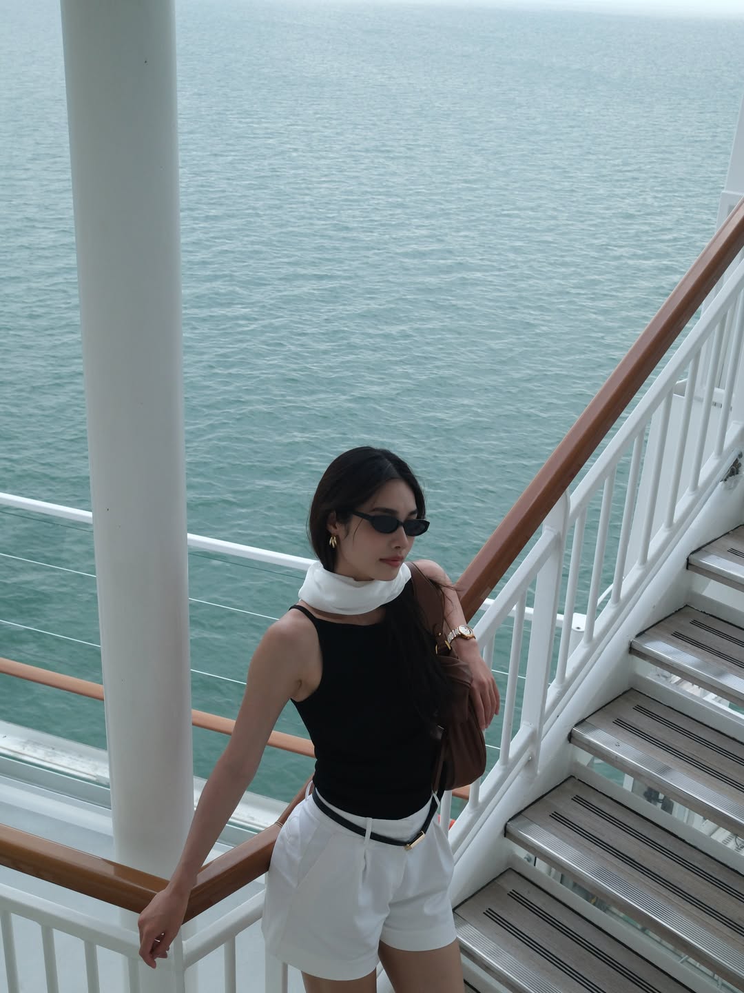 มิ้นท์ - รัญชน์รวี เอื้อกูลวราวัตร