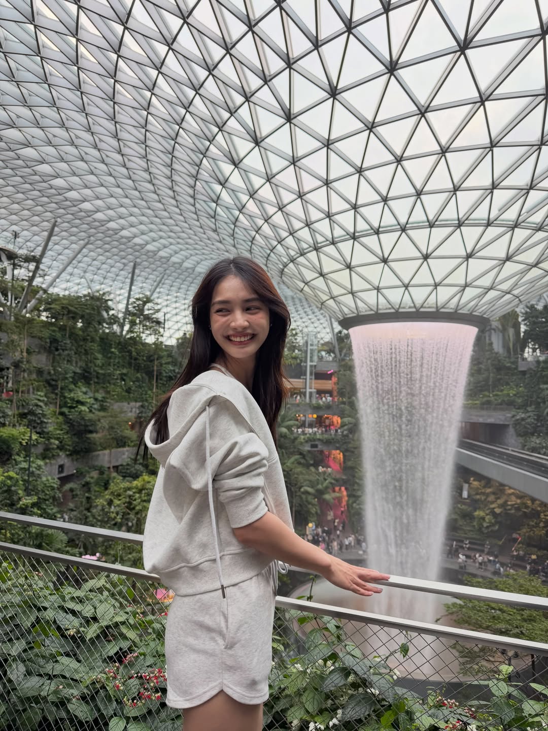มิ้นท์ - รัญชน์รวี เอื้อกูลวราวัตร