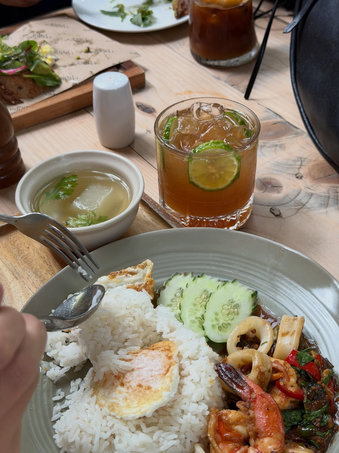 มิ้นท์ - รัญชน์รวี เอื้อกูลวราวัตร