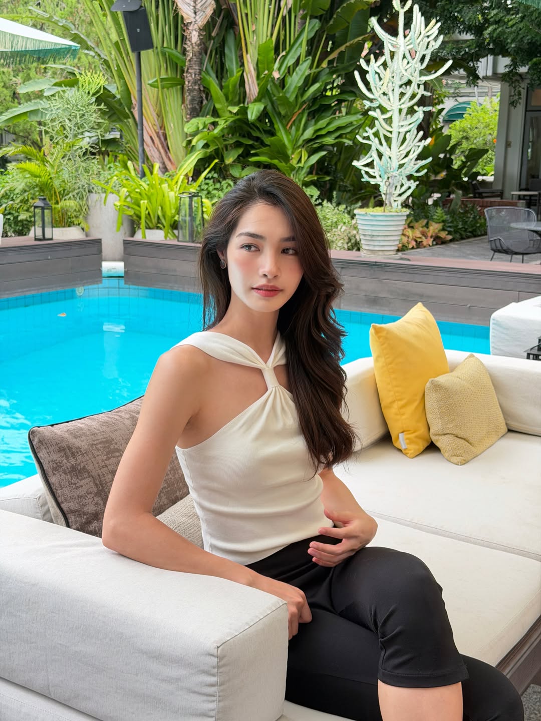 มิ้นท์ - รัญชน์รวี เอื้อกูลวราวัตร
