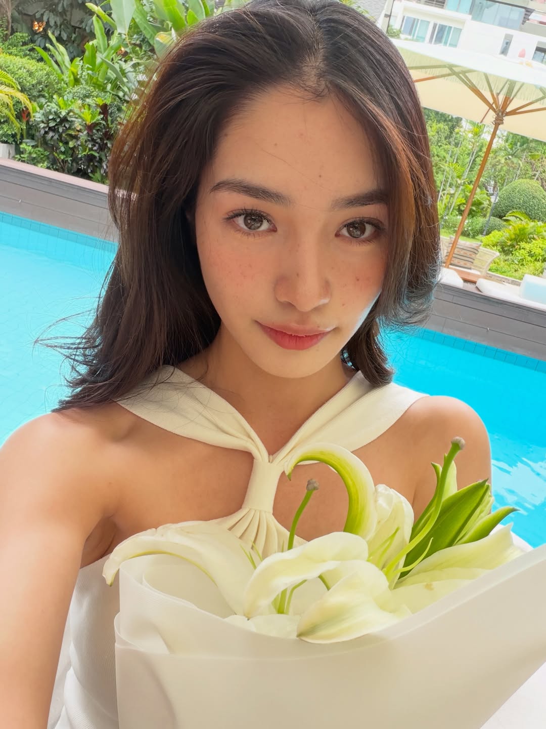 มิ้นท์ - รัญชน์รวี เอื้อกูลวราวัตร