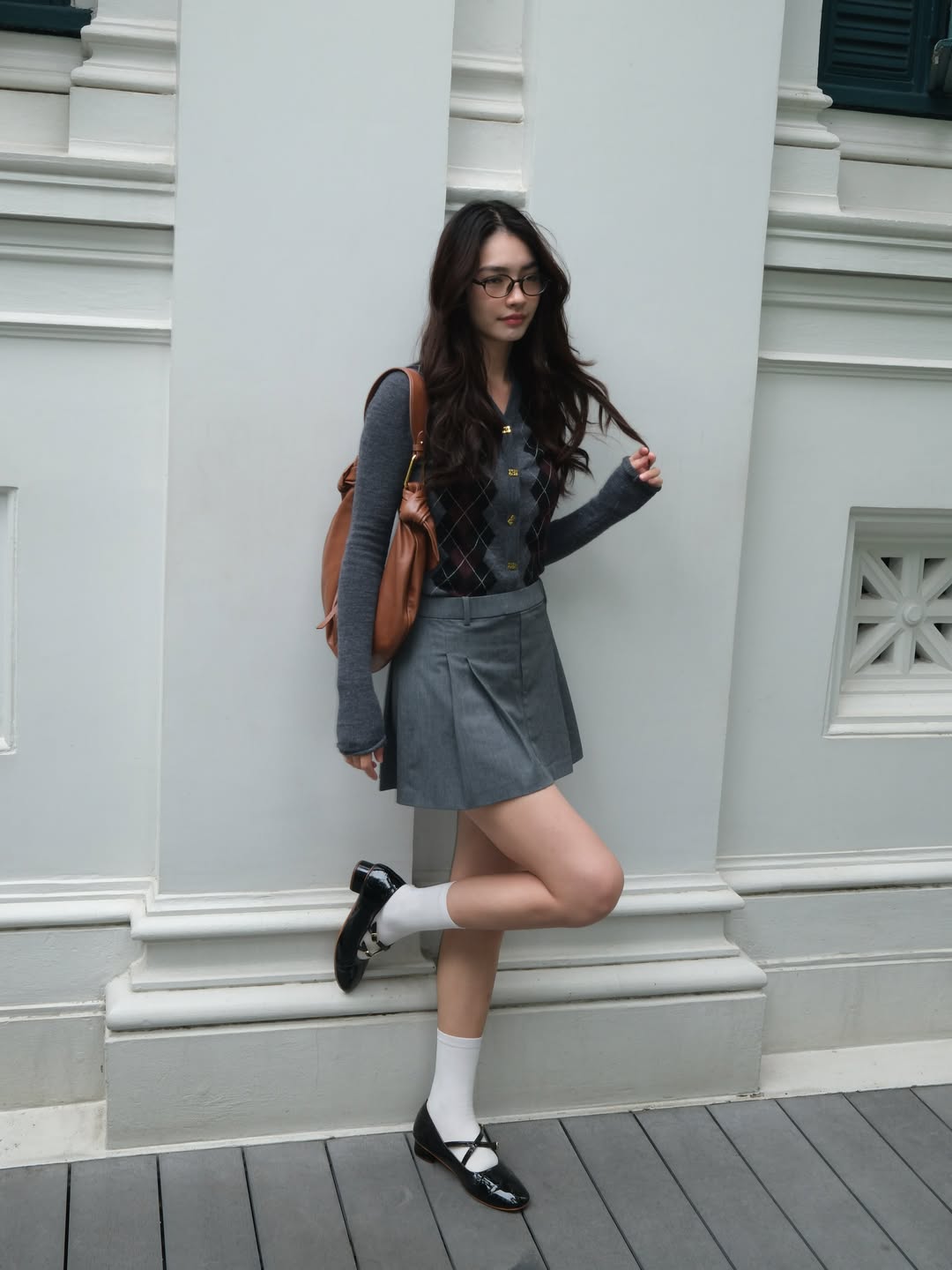 มิ้นท์ - รัญชน์รวี เอื้อกูลวราวัตร