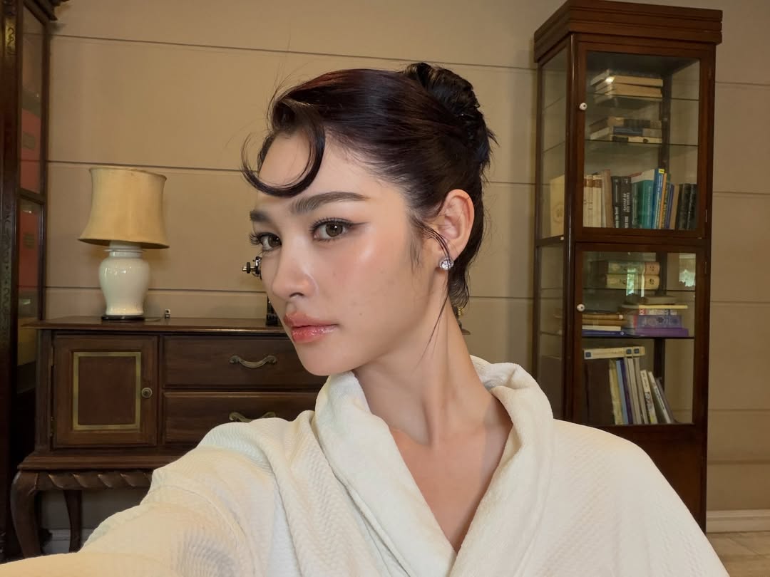 มิ้นท์ - รัญชน์รวี เอื้อกูลวราวัตร