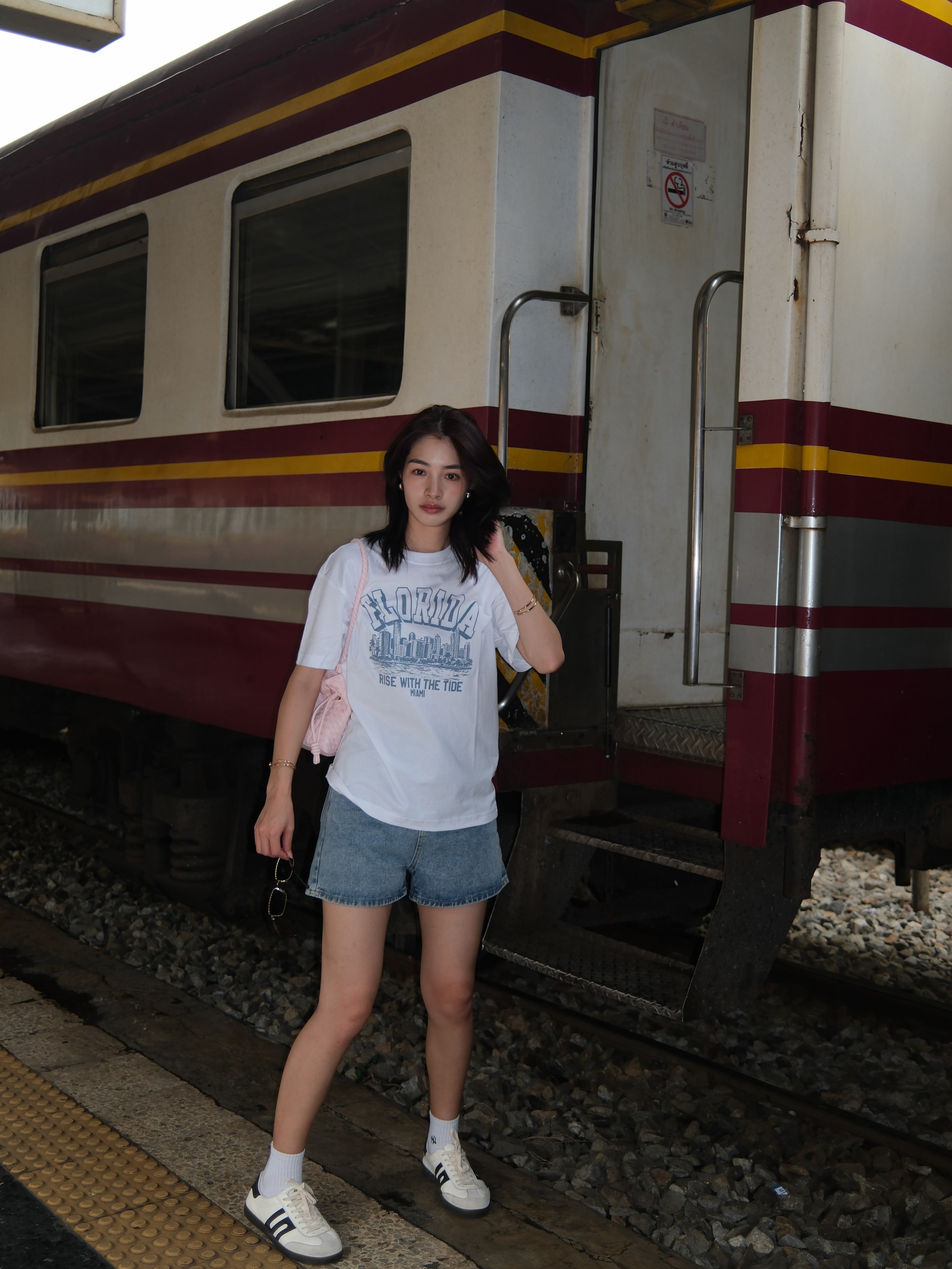 มิ้นท์ - รัญชน์รวี เอื้อกูลวราวัตร