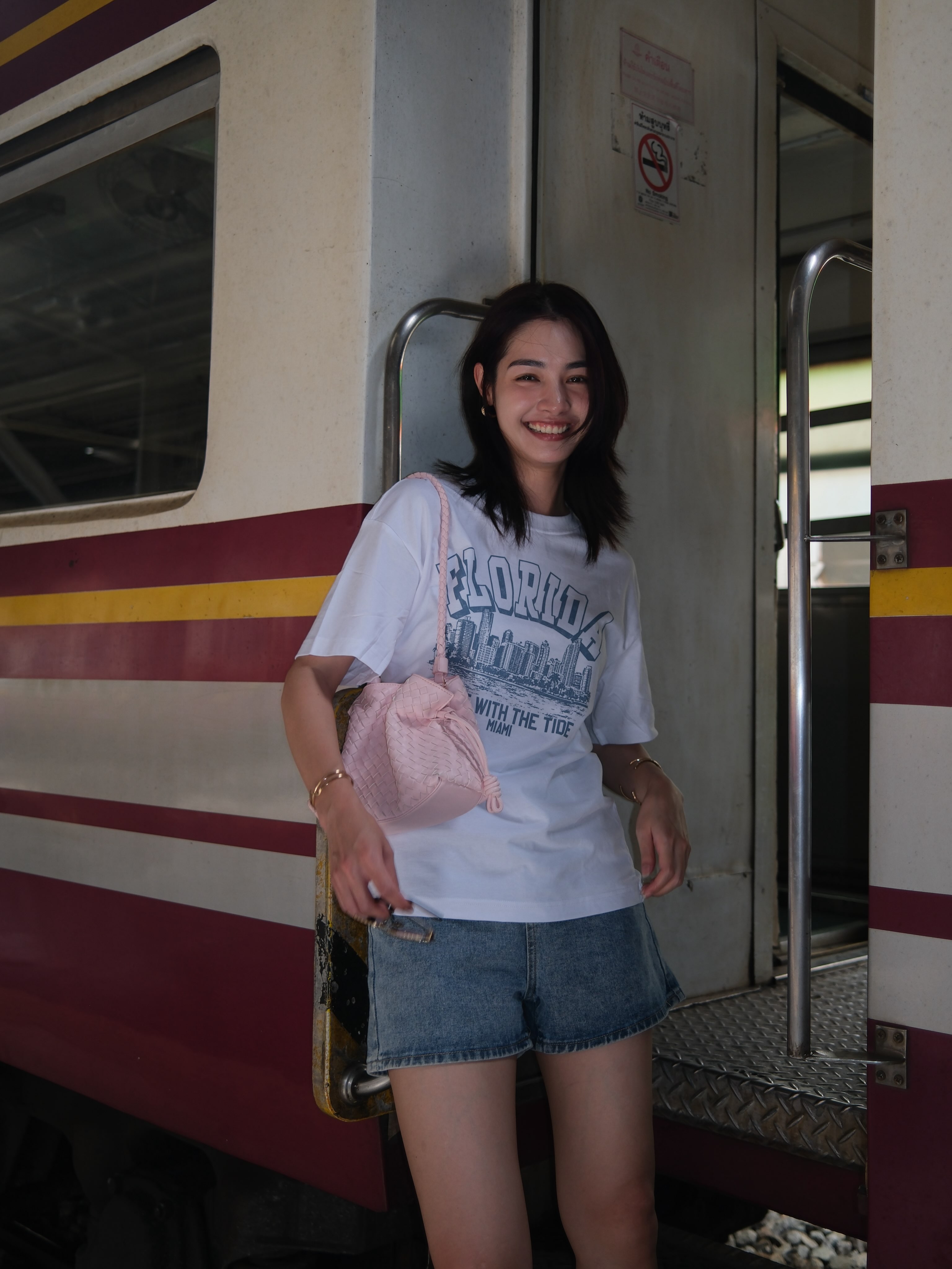 มิ้นท์ - รัญชน์รวี เอื้อกูลวราวัตร