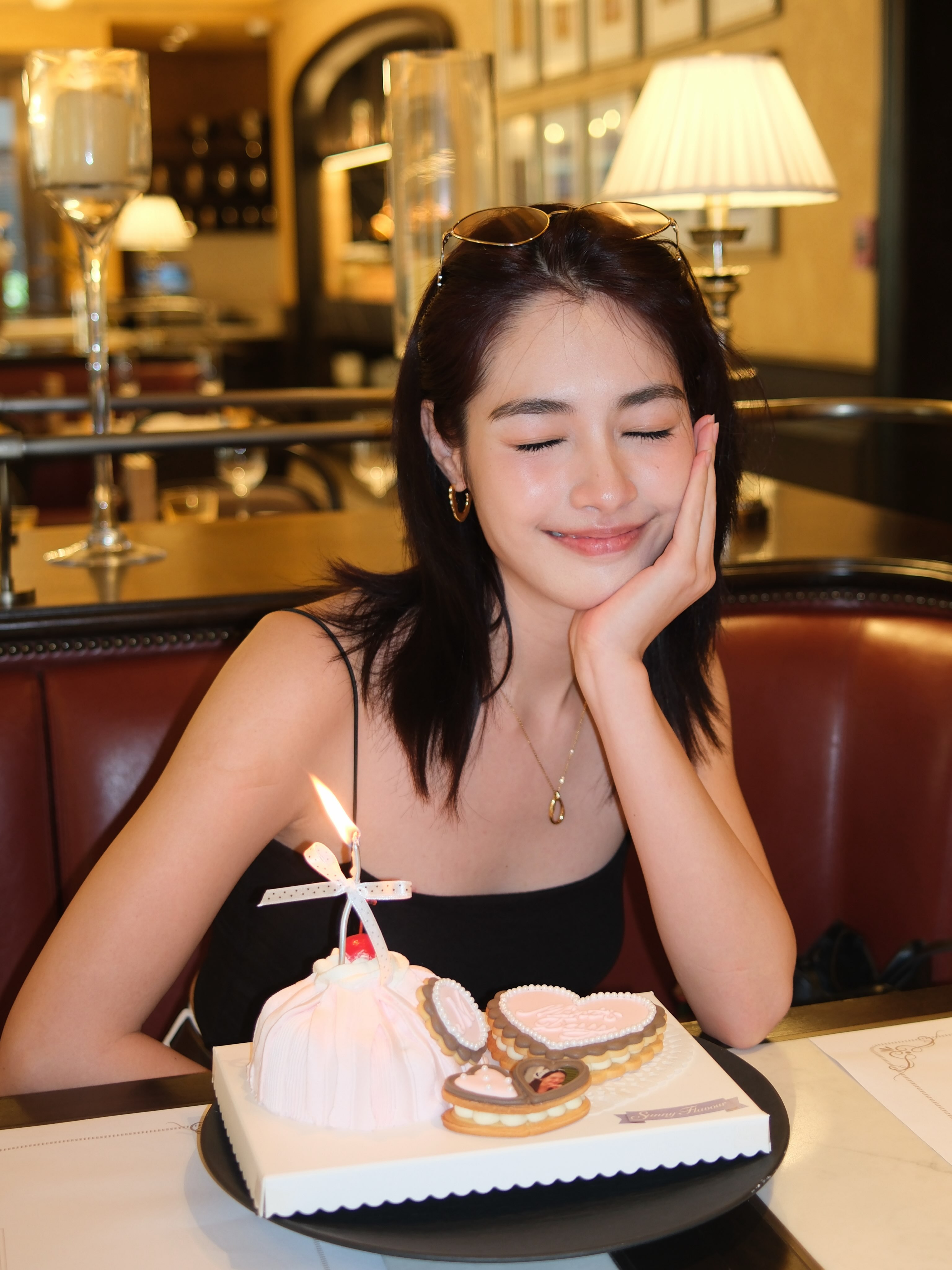 มิ้นท์ - รัญชน์รวี เอื้อกูลวราวัตร