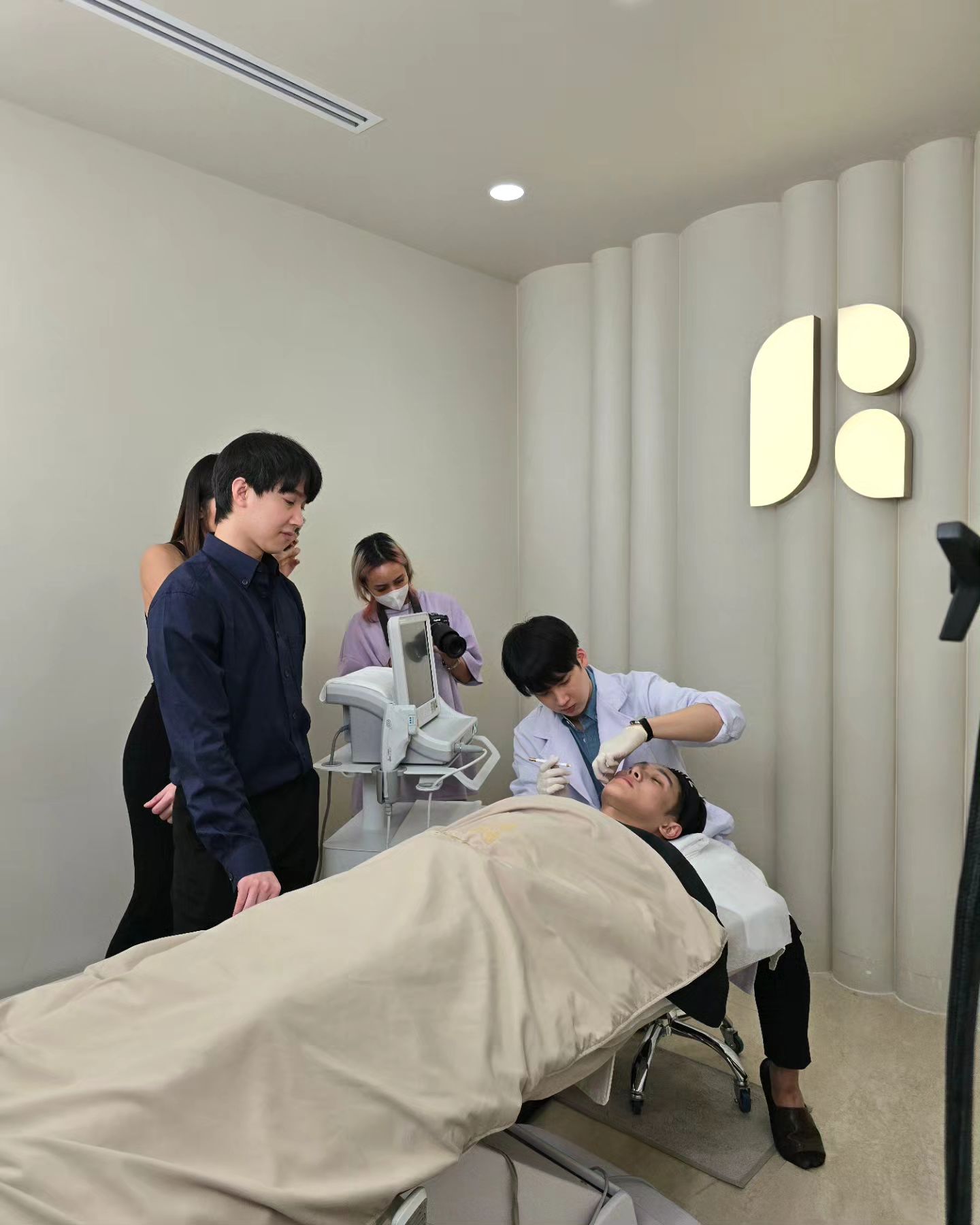 จูเนียร์ - กรวิชญ์ สูงกิจบูลย์