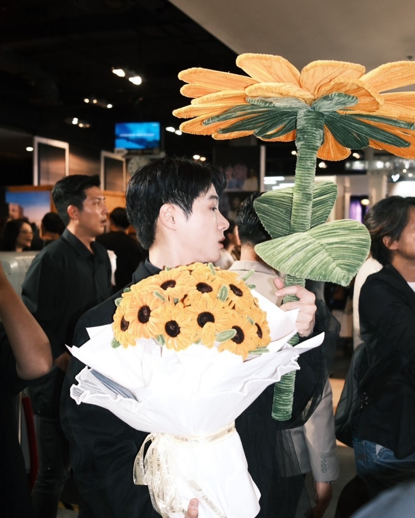 จูเนียร์ - กรวิชญ์ สูงกิจบูลย์