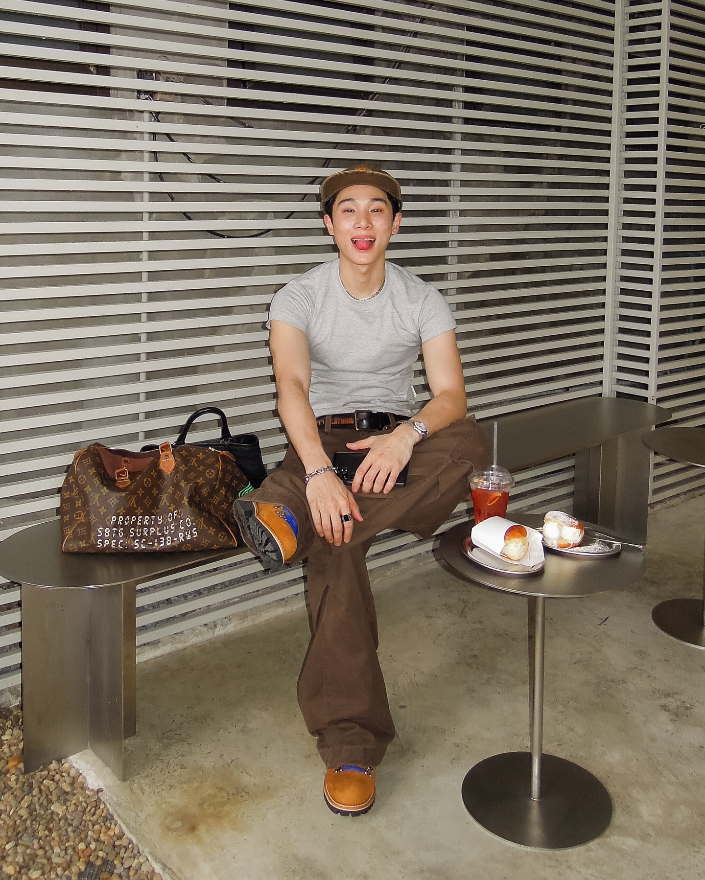 จูเนียร์ - กรวิชญ์ สูงกิจบูลย์