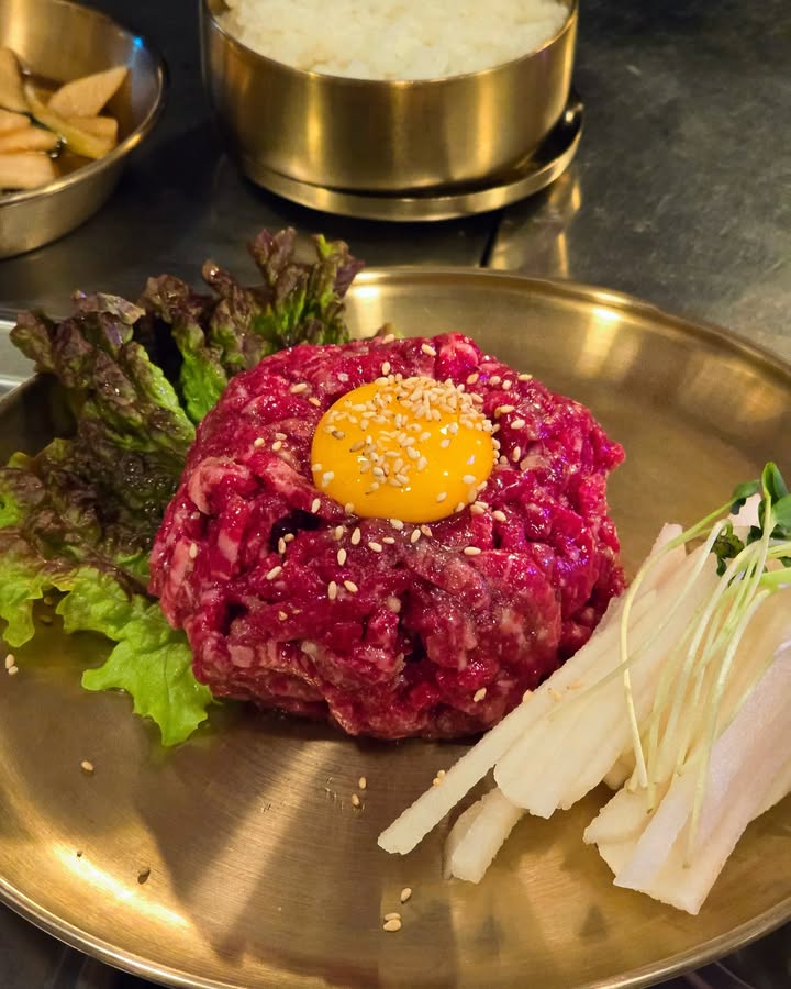 จูเนียร์ - กรวิชญ์ สูงกิจบูลย์