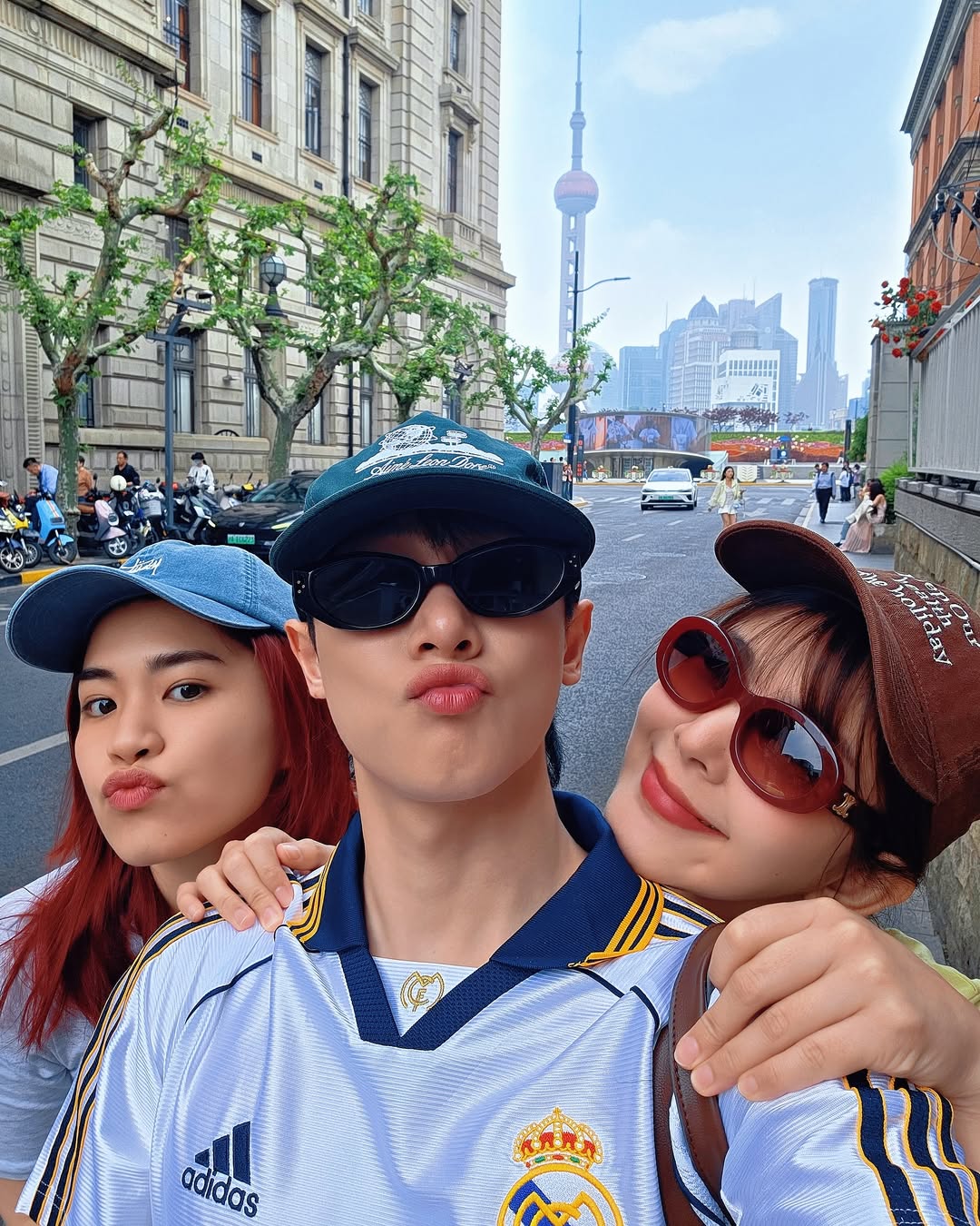 จูเนียร์ - กรวิชญ์ สูงกิจบูลย์