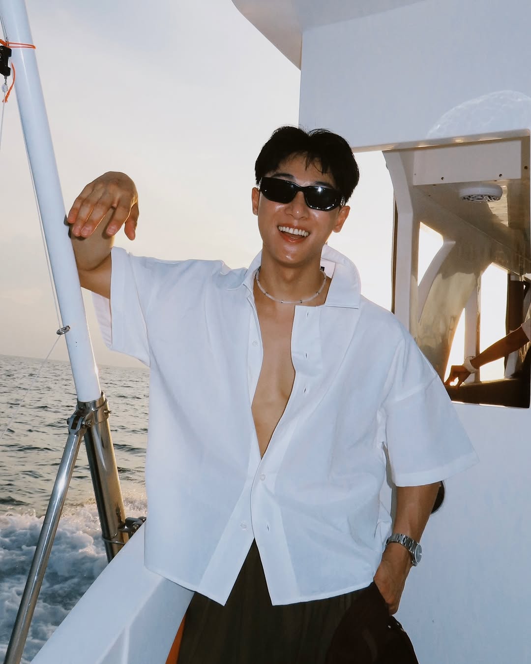 จูเนียร์ - กรวิชญ์ สูงกิจบูลย์