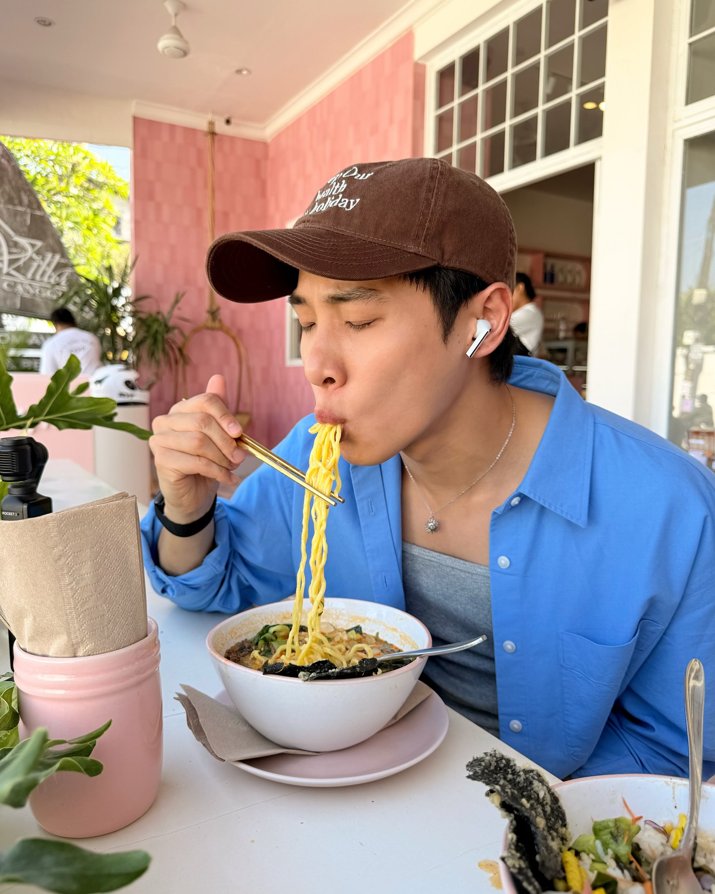 จูเนียร์ - กรวิชญ์ สูงกิจบูลย์
