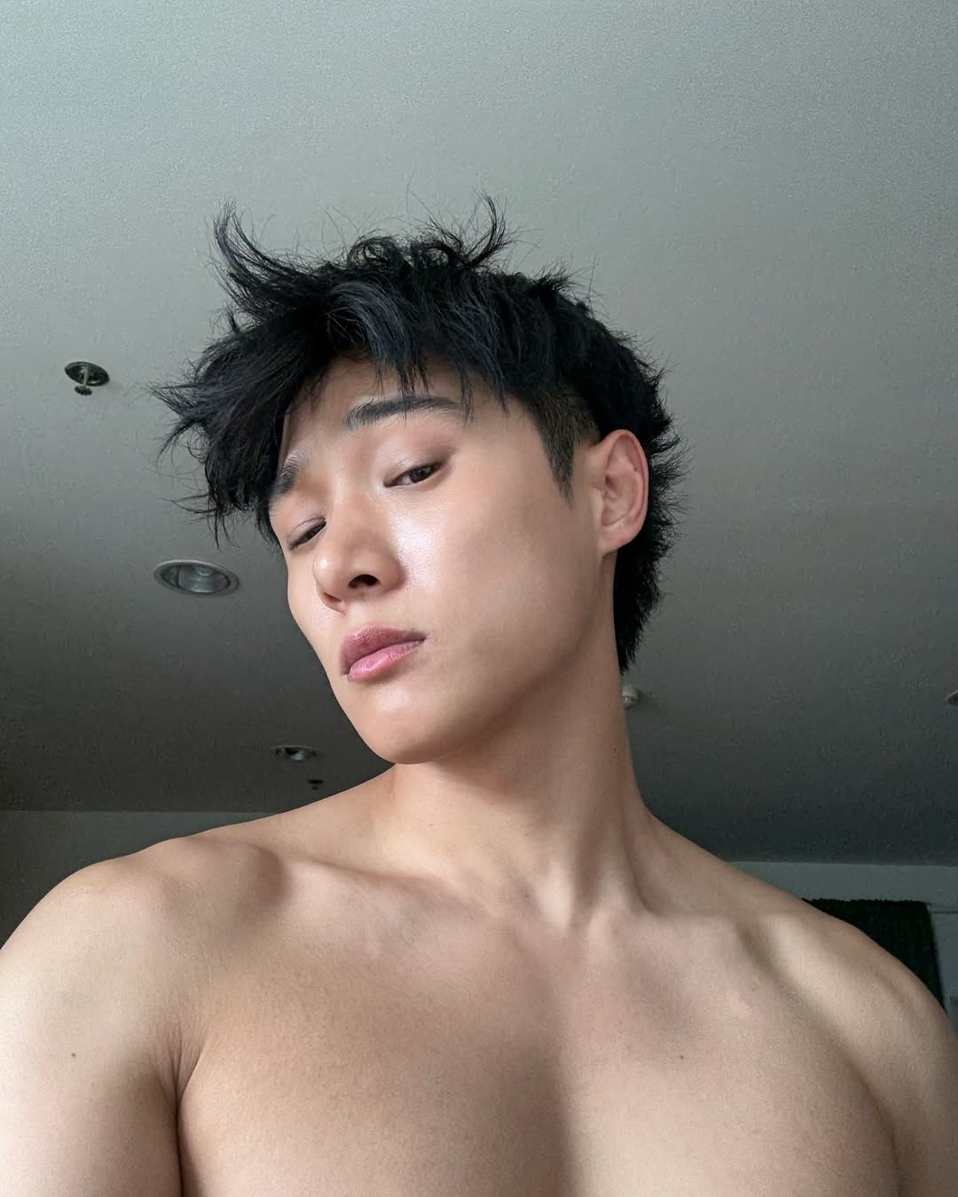 จูเนียร์ - กรวิชญ์ สูงกิจบูลย์