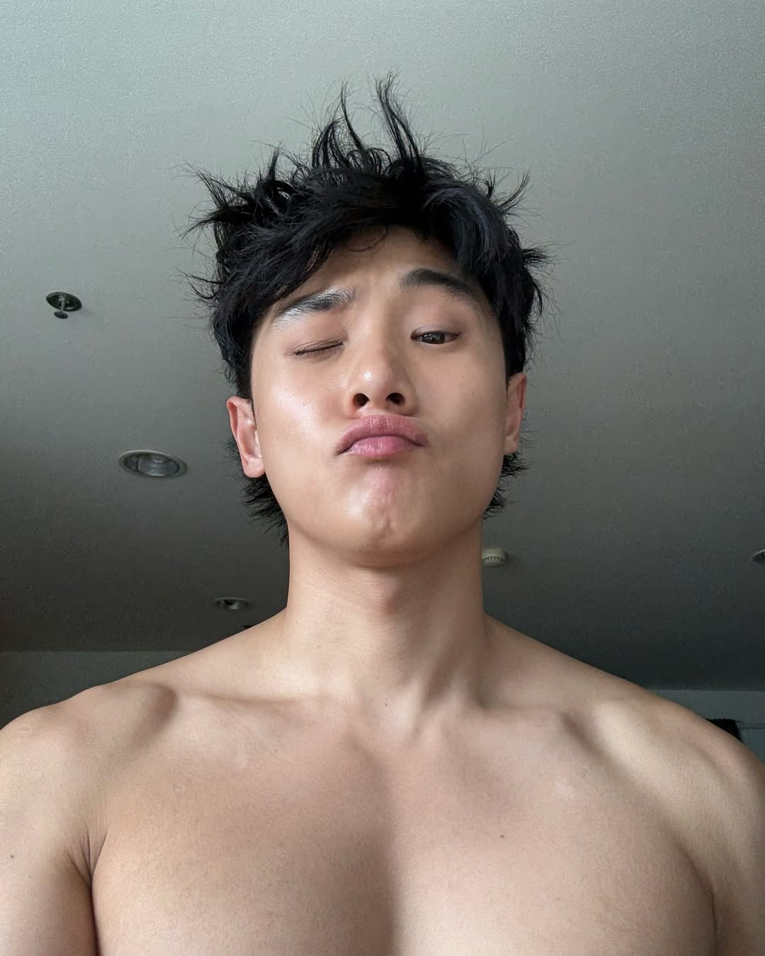 จูเนียร์ - กรวิชญ์ สูงกิจบูลย์