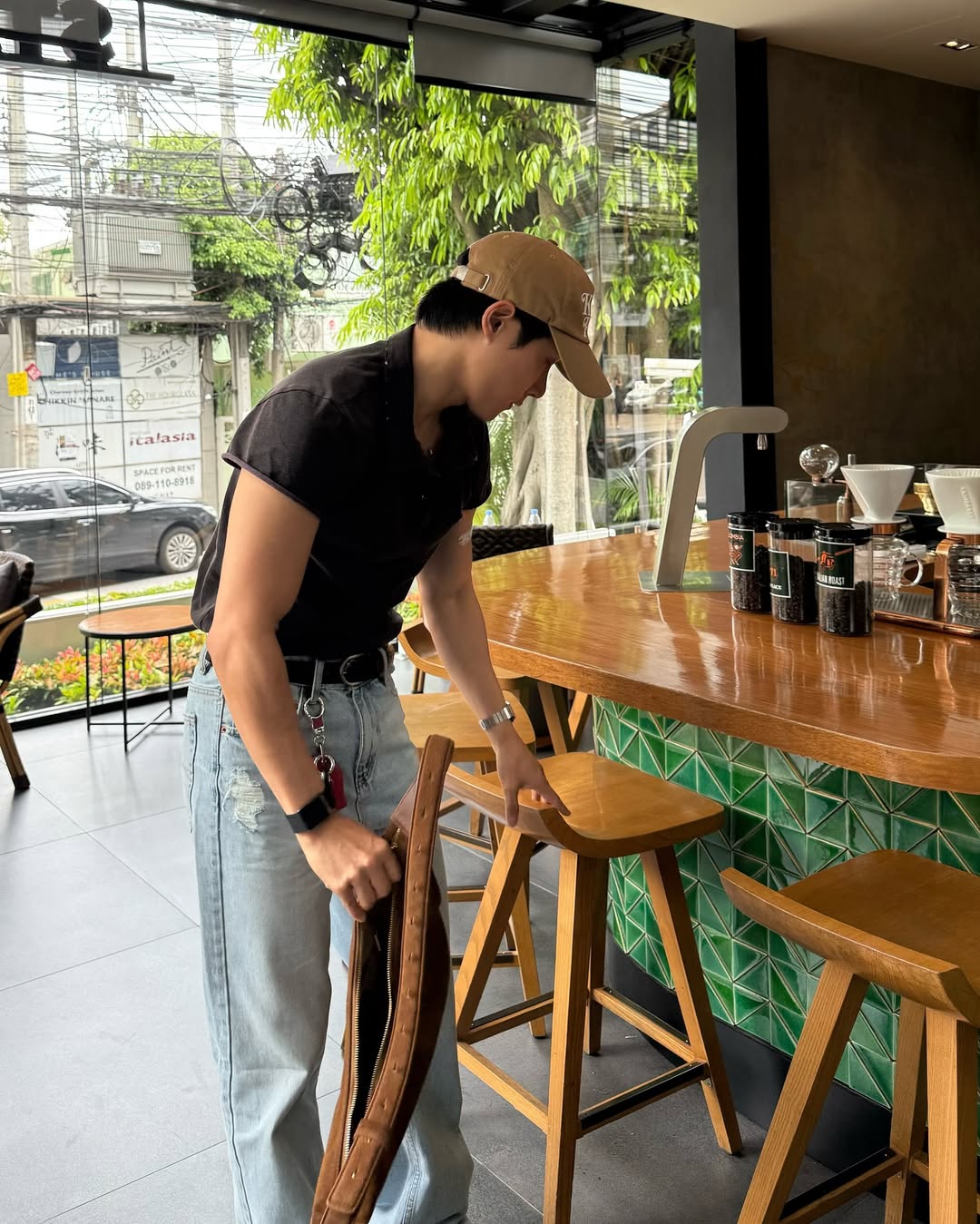 จูเนียร์ - กรวิชญ์ สูงกิจบูลย์