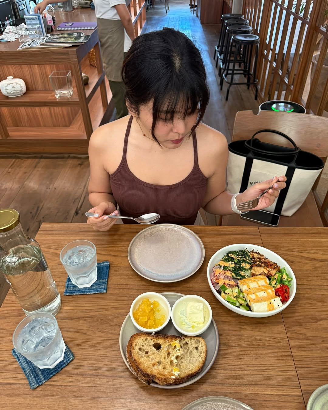 จูเนียร์ - กรวิชญ์ สูงกิจบูลย์