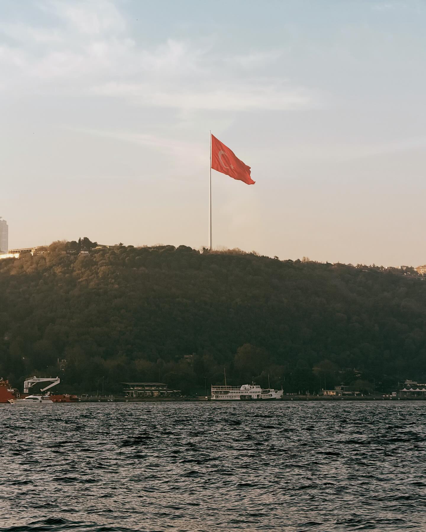 จูเนียร์ - กรวิชญ์ สูงกิจบูลย์