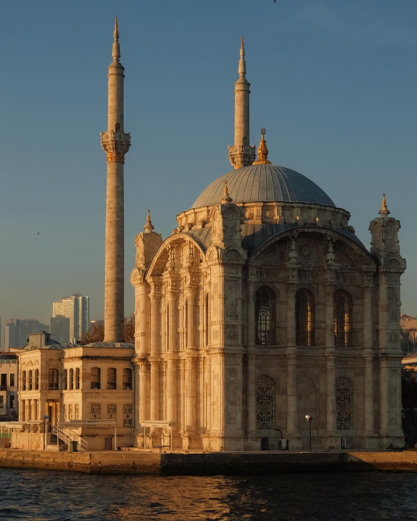 จูเนียร์ - กรวิชญ์ สูงกิจบูลย์