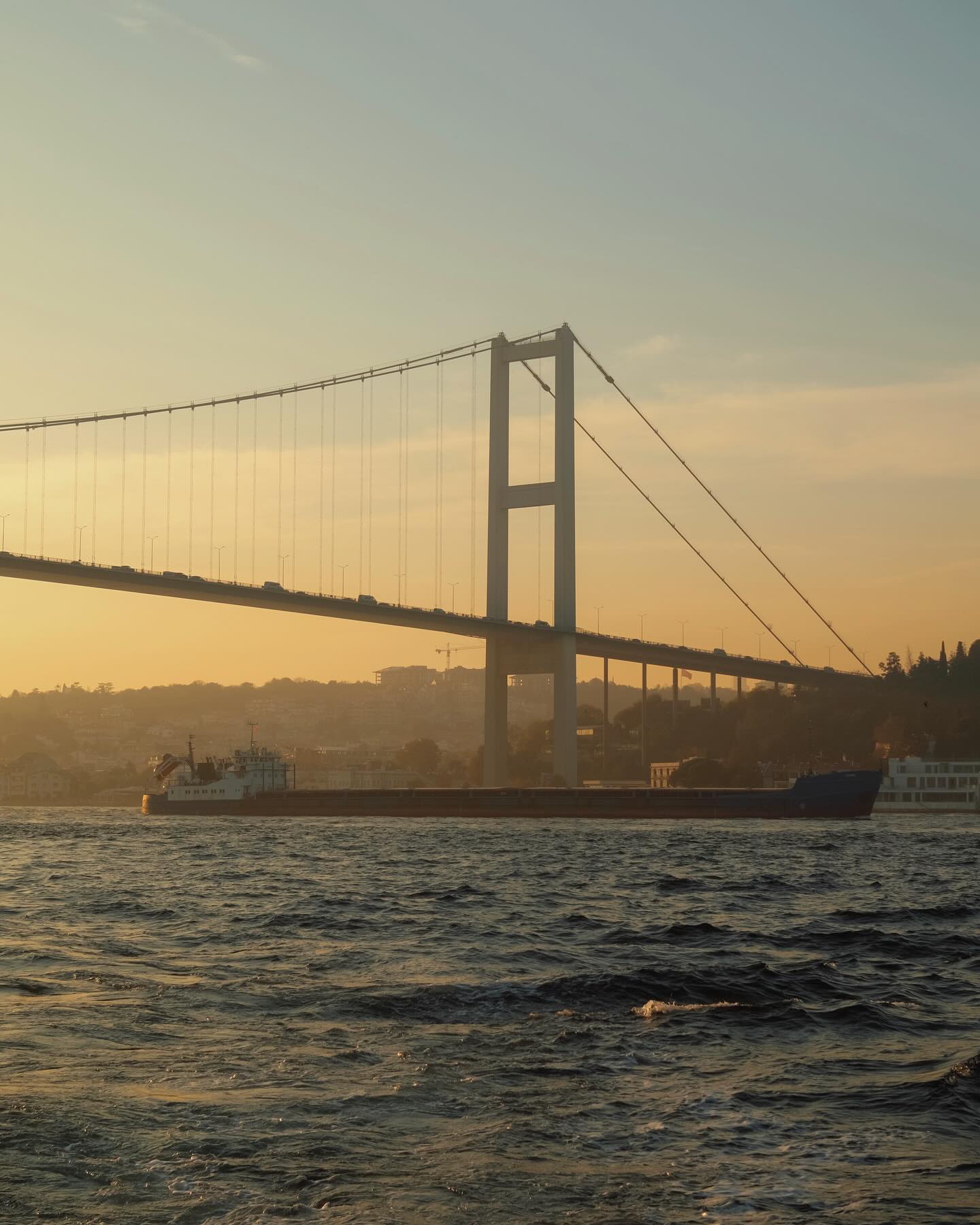 จูเนียร์ - กรวิชญ์ สูงกิจบูลย์