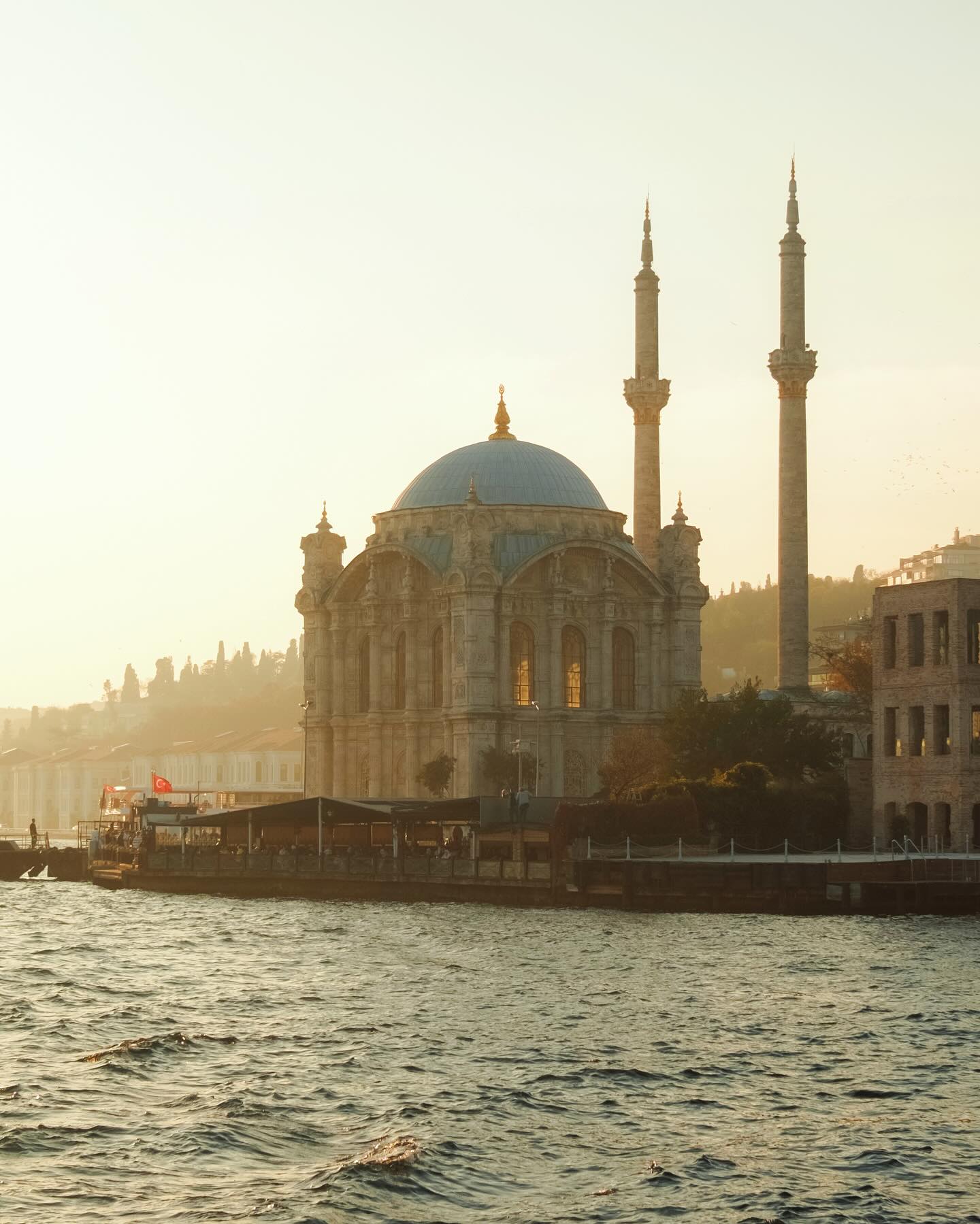 จูเนียร์ - กรวิชญ์ สูงกิจบูลย์