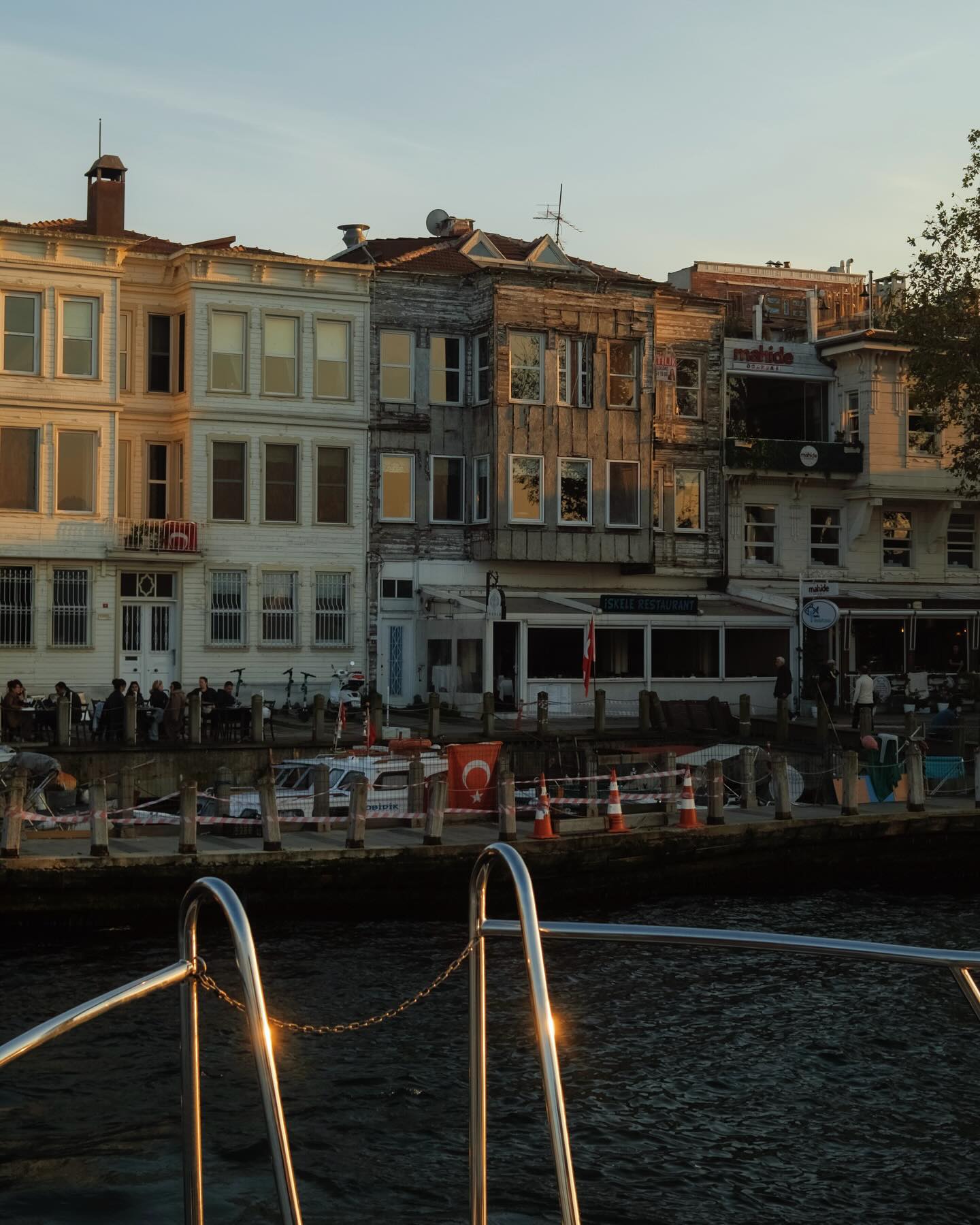 จูเนียร์ - กรวิชญ์ สูงกิจบูลย์