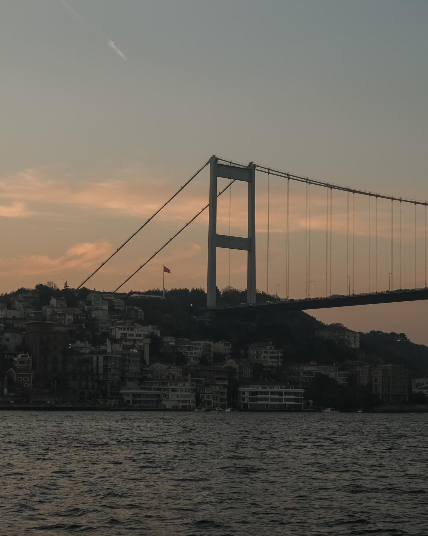 จูเนียร์ - กรวิชญ์ สูงกิจบูลย์