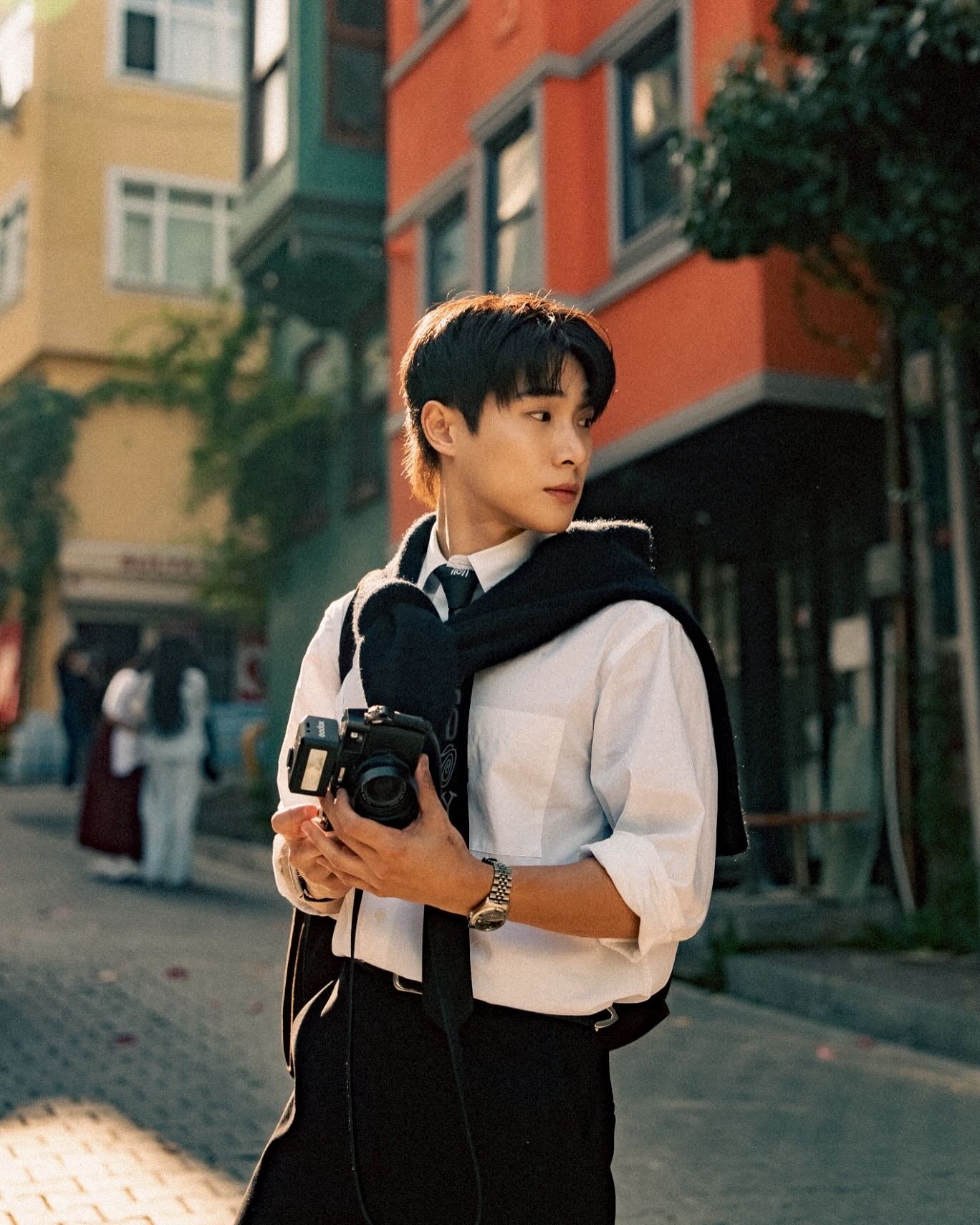 จูเนียร์ - กรวิชญ์ สูงกิจบูลย์