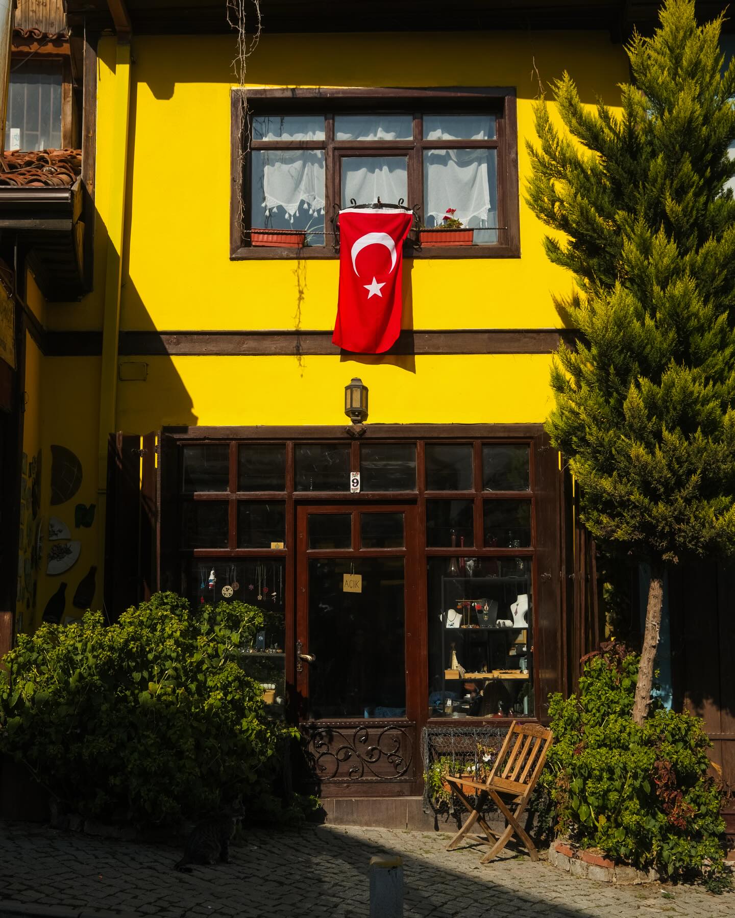 จูเนียร์ - กรวิชญ์ สูงกิจบูลย์