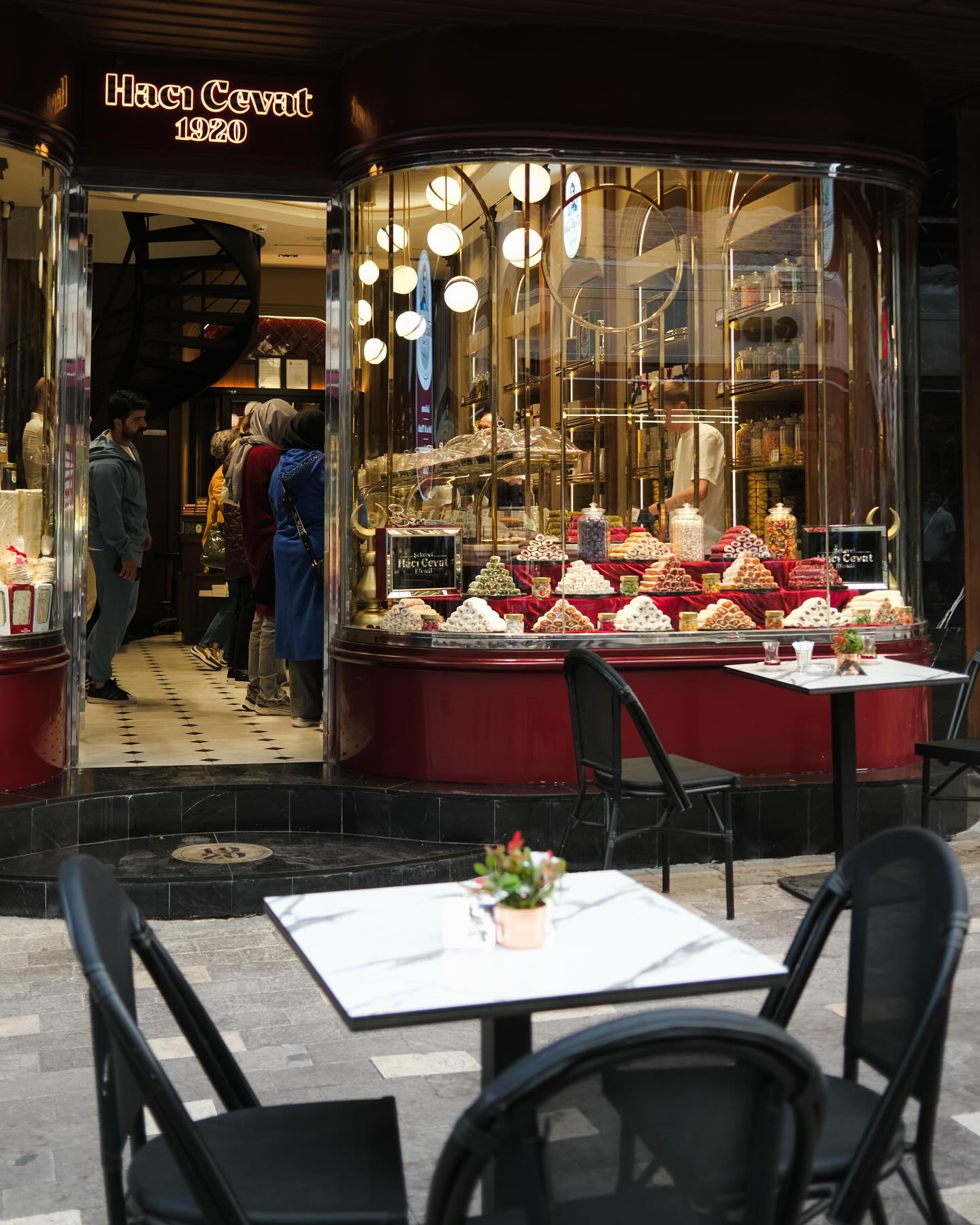 จูเนียร์ - กรวิชญ์ สูงกิจบูลย์